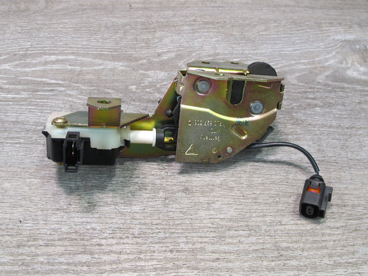 2003-2006 Porsche Cayenne 955 Rear Trunk Window Lock Latch 7L0827506D
