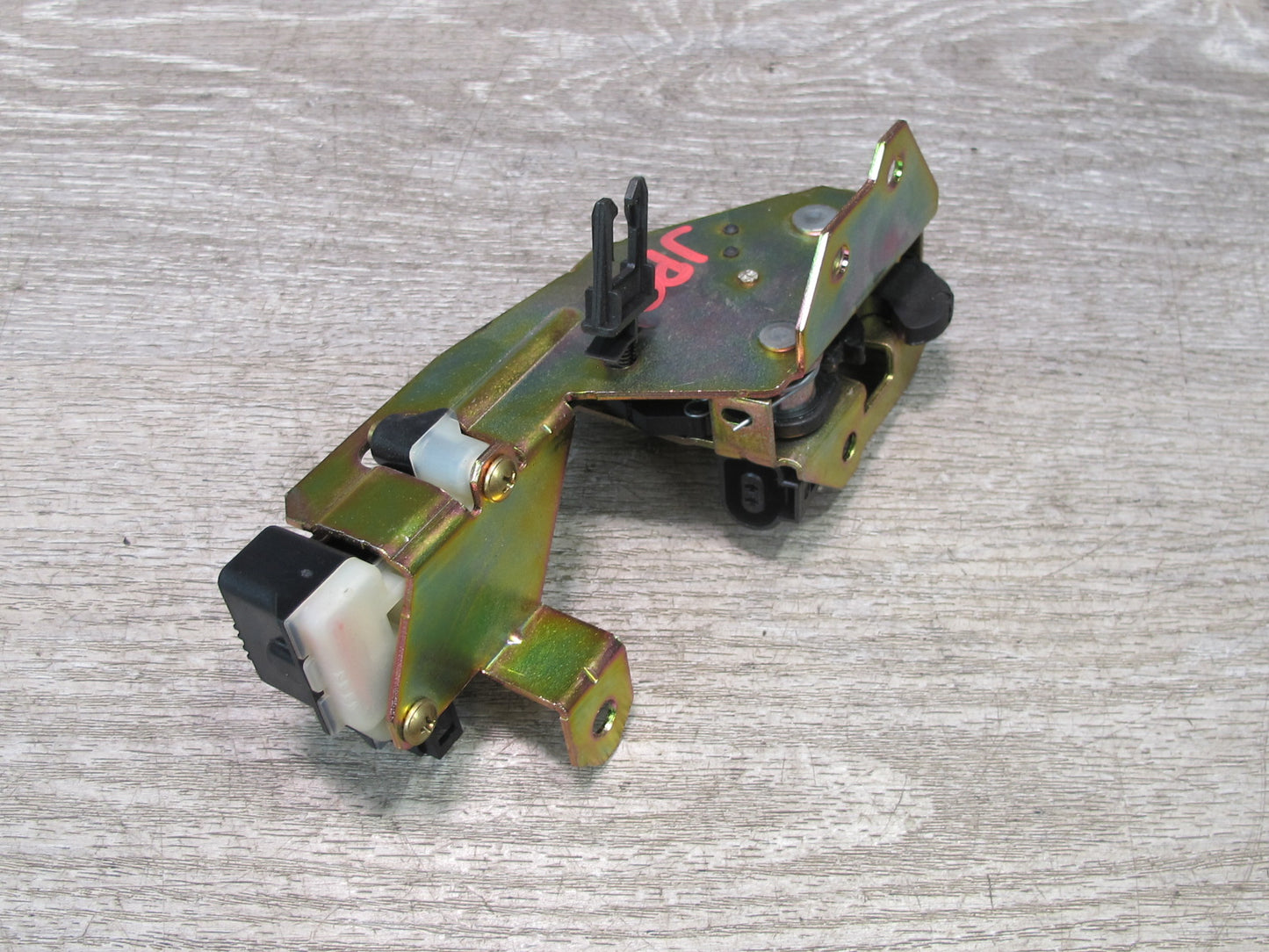 2003-2006 Porsche Cayenne 955 Rear Trunk Window Lock Latch 7L0827506D
