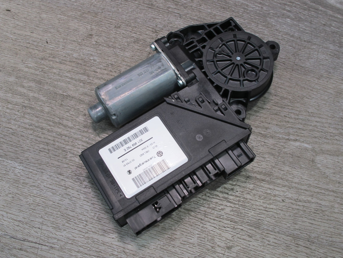 2003-2010 Porsche Cayenne 955 Front Right Door Window Motor 3D1959792E
