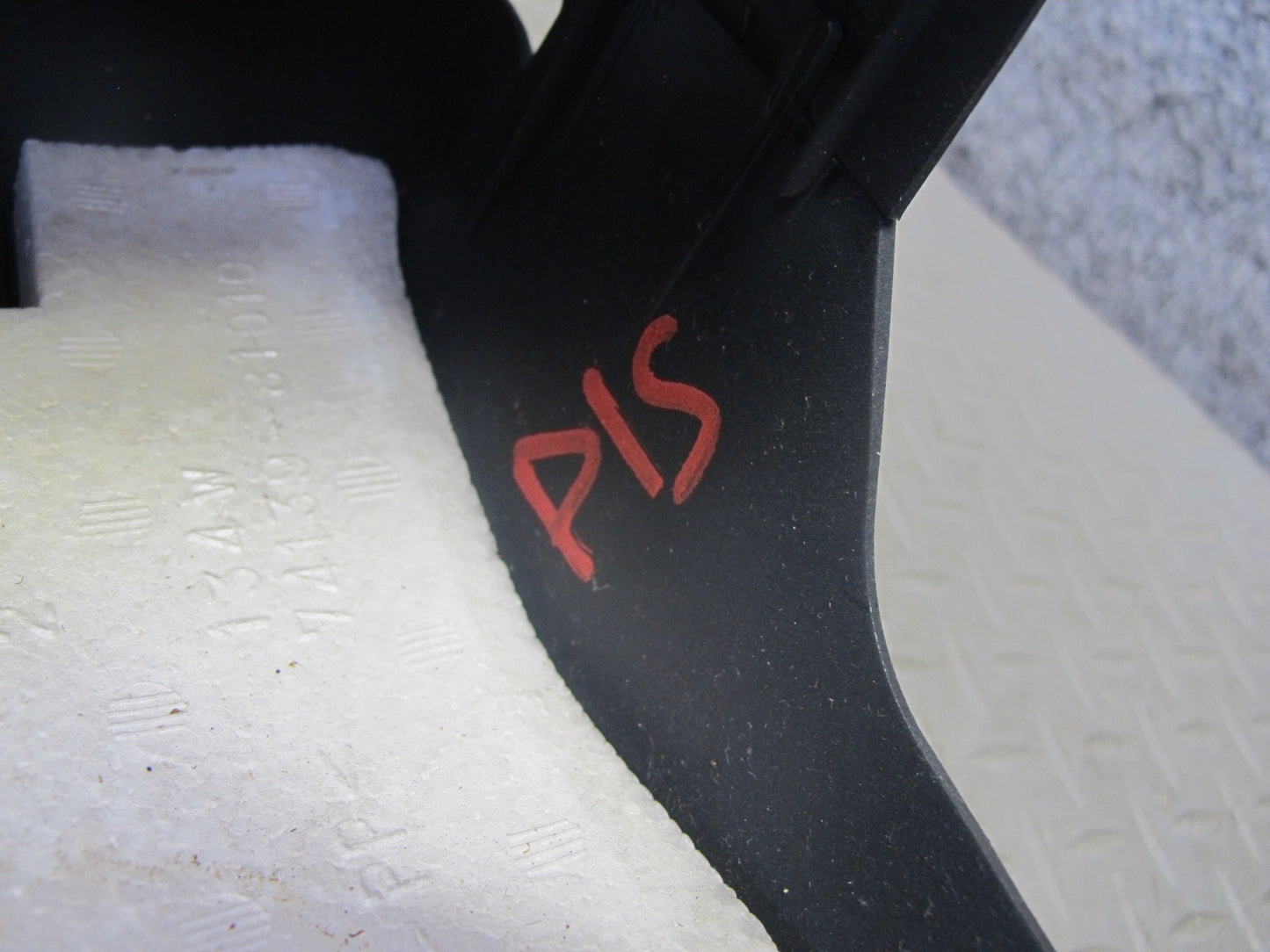 01-05 Lexus JCE10L IS300 Steering Column Upper & Lower Cover Trim Black Assy OEM