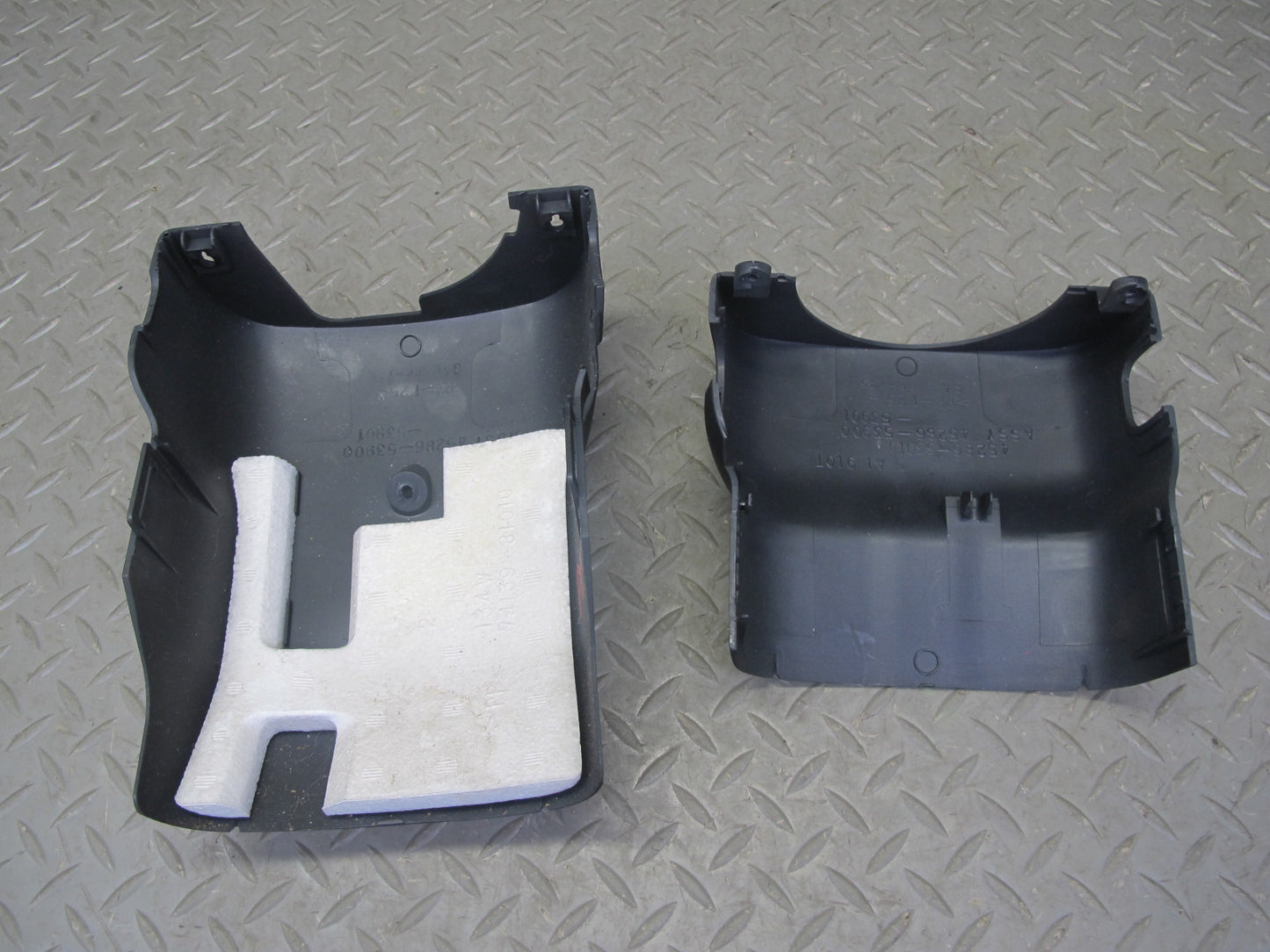 01-05 Lexus JCE10L IS300 Steering Column Upper & Lower Cover Trim Black Assy OEM