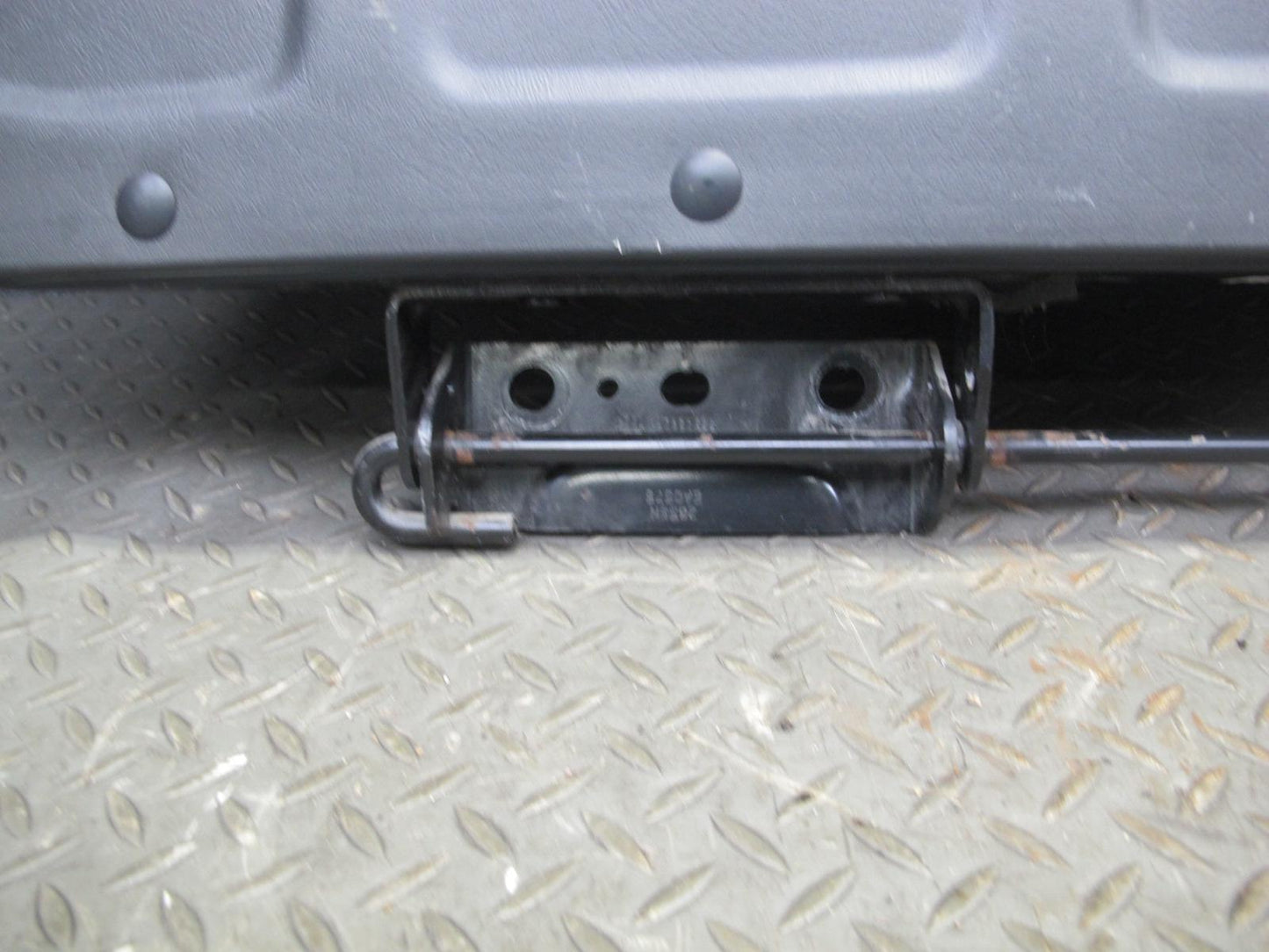 2005-2009 Hummer H2 SUT Rear MID Gate Center Decklid Panel W/ Glass