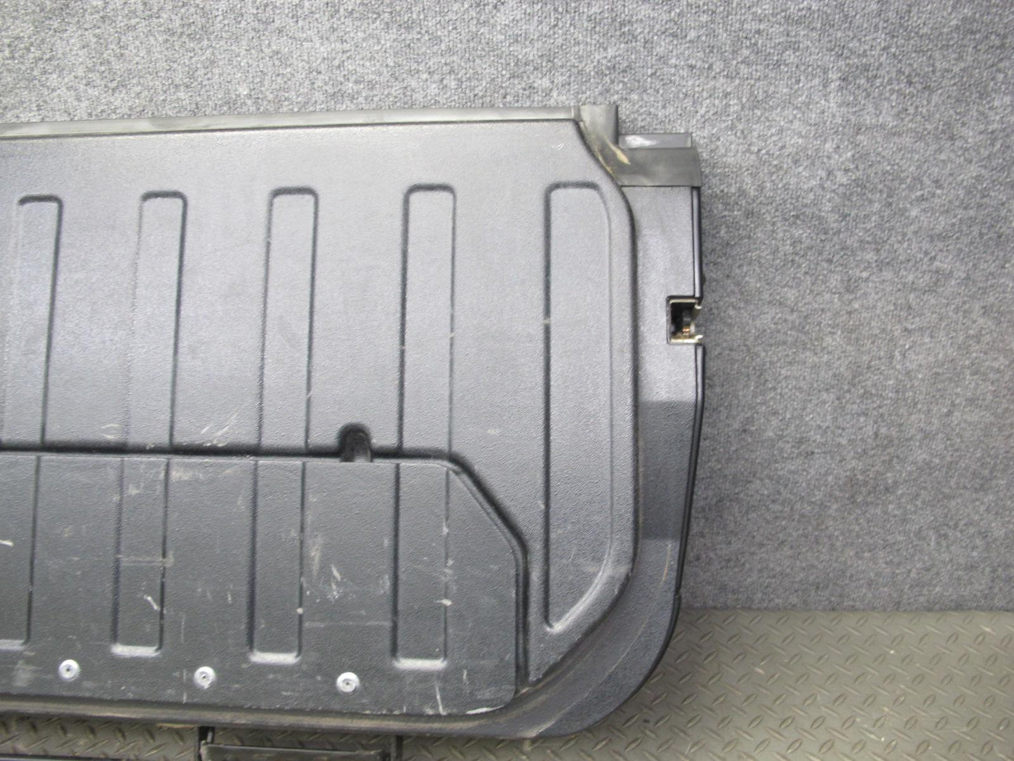 2005-2009 Hummer H2 SUT Rear MID Gate Center Decklid Panel W/ Glass