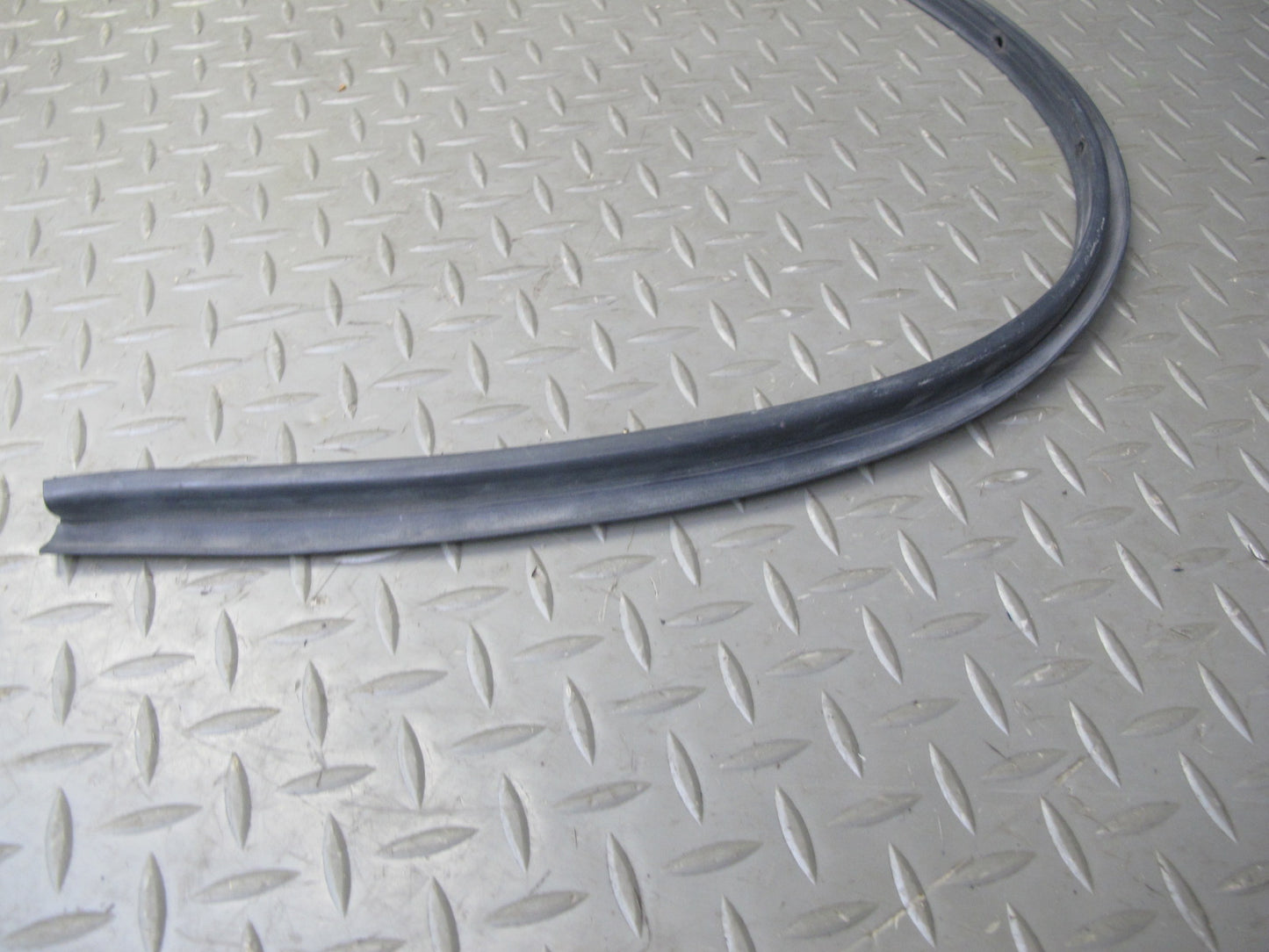 2003-2009 Hummer H2 Rear Left Driver Side Door Body Weatherstrip Rubber Seal