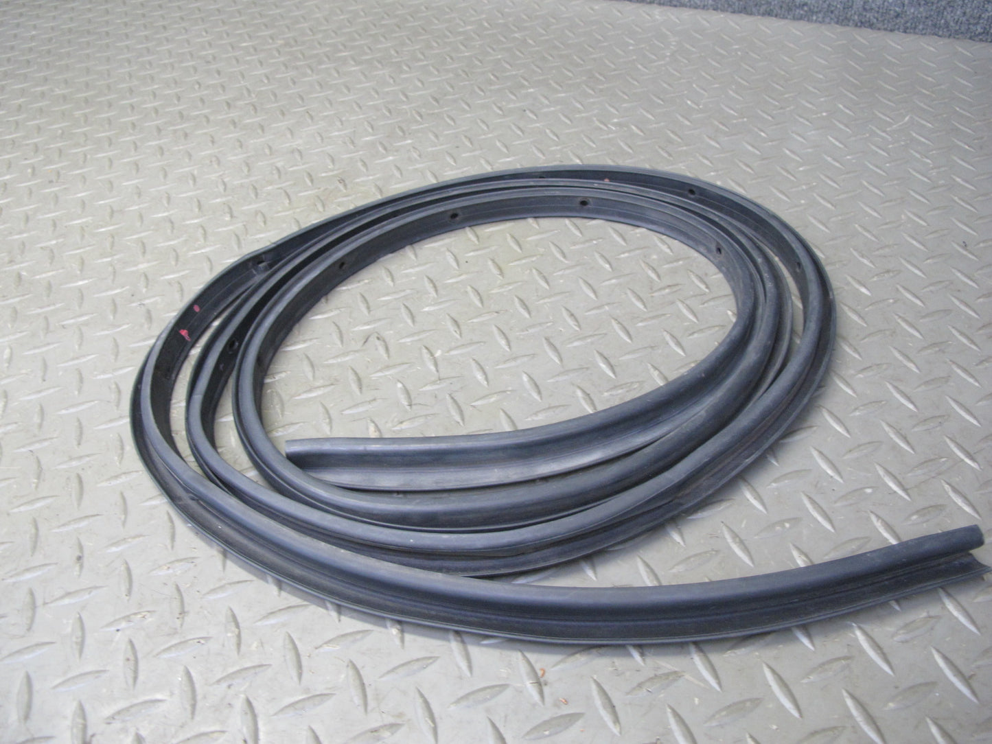 2003-2009 Hummer H2 Rear Left Driver Side Door Body Weatherstrip Rubber Seal