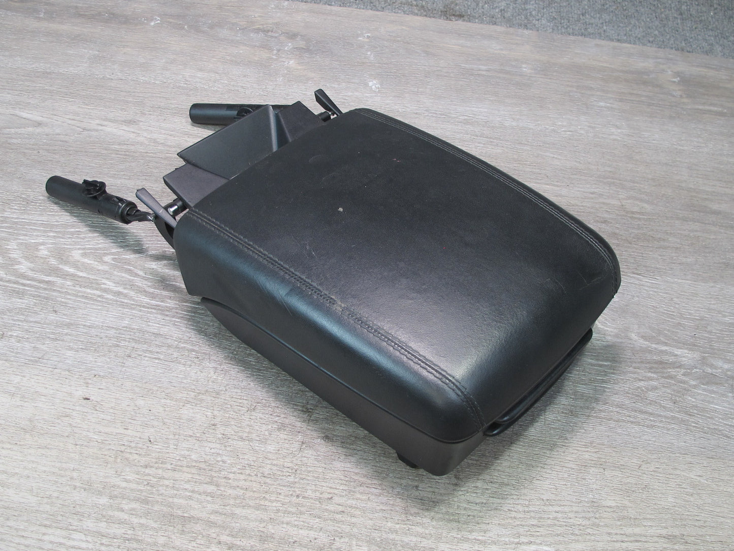2003-2010 Porsche Cayenne 955 Center Console Leather Armrest Lid w Shocks