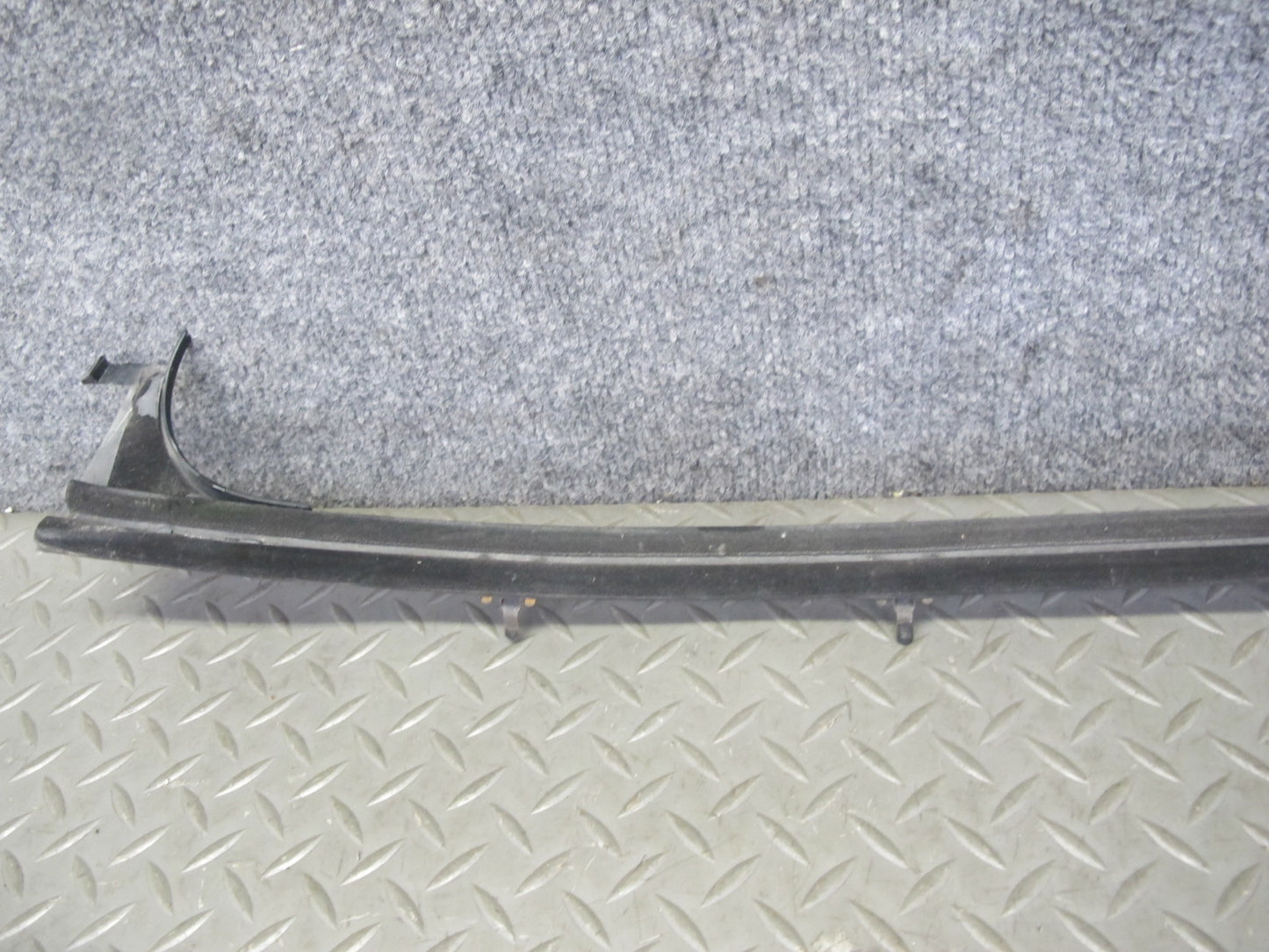 2003-2009 Hummer H2 Front Right Window Outer Inner Weatherstrip Rubber Seal Set
