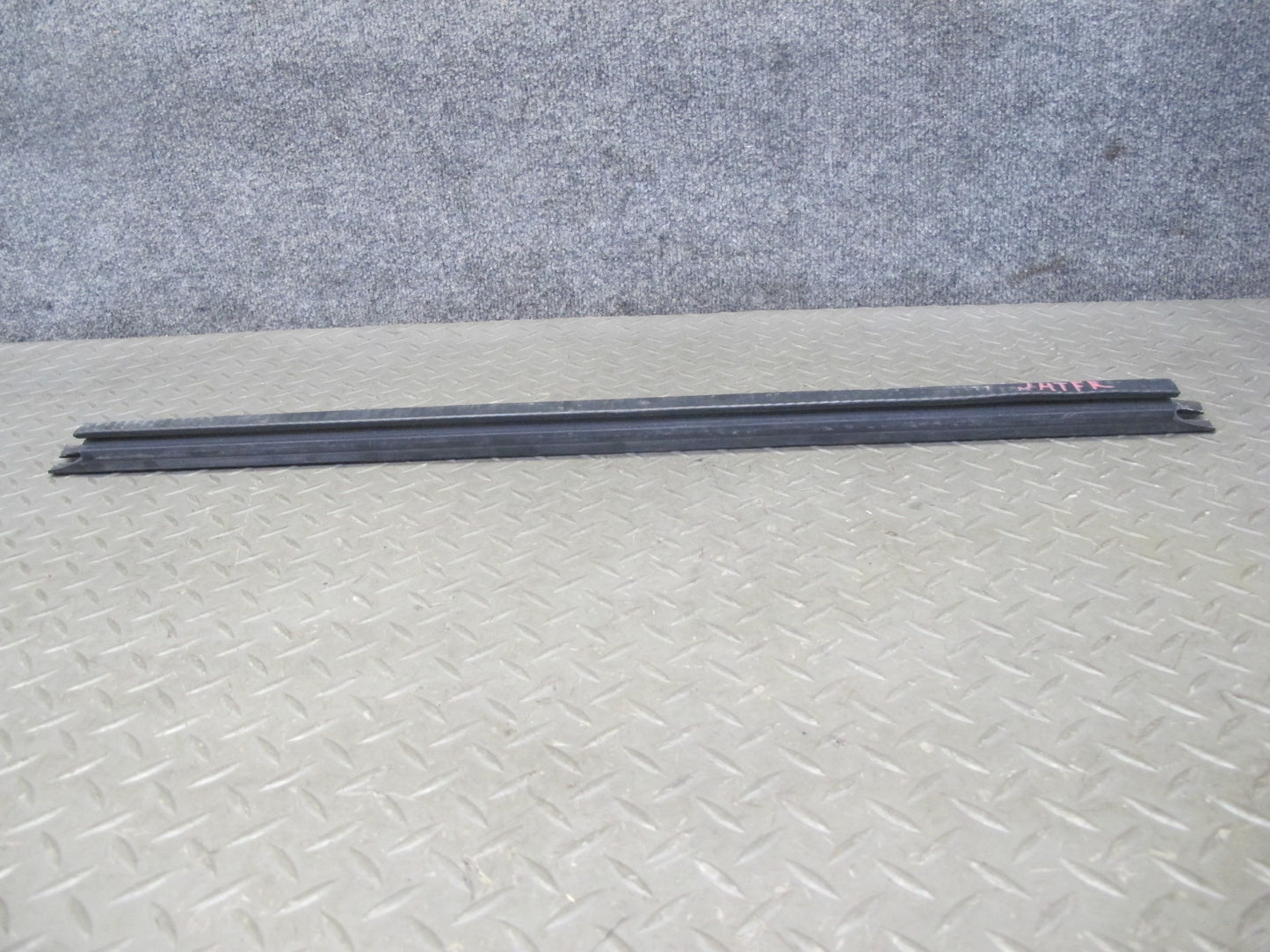 2003-2009 Hummer H2 Front Right Window Outer Inner Weatherstrip Rubber Seal Set