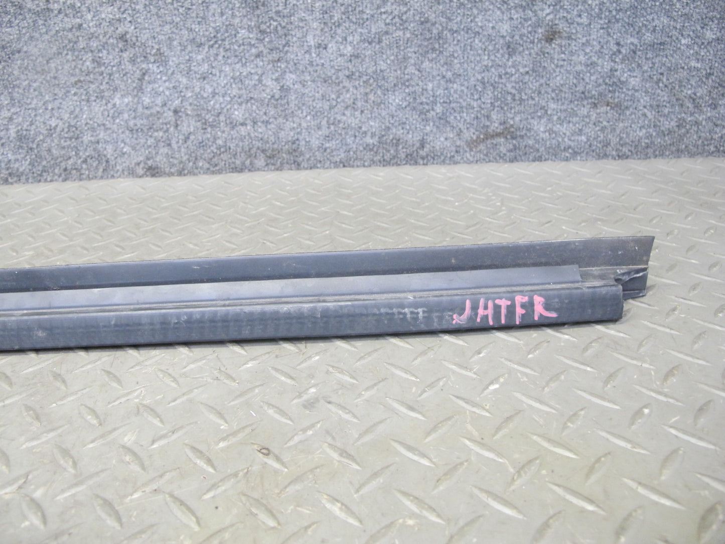 2003-2009 Hummer H2 Front Right Window Outer Inner Weatherstrip Rubber Seal Set
