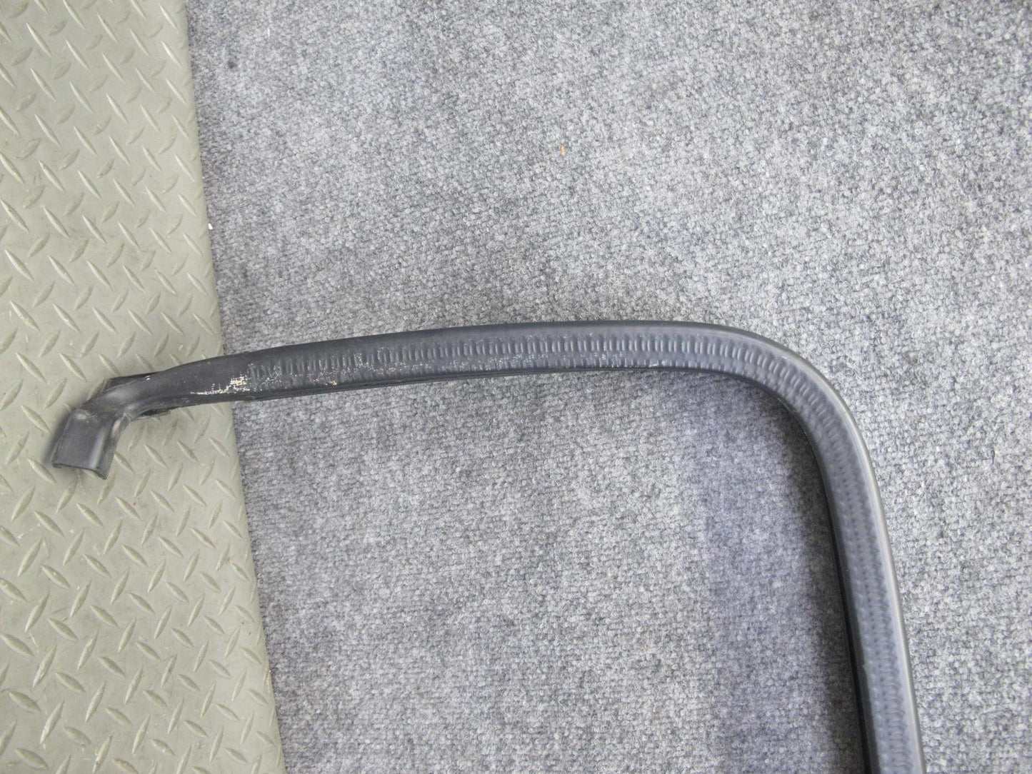2003-2009 Hummer H2 Front Right Window Outer Inner Weatherstrip Rubber Seal Set
