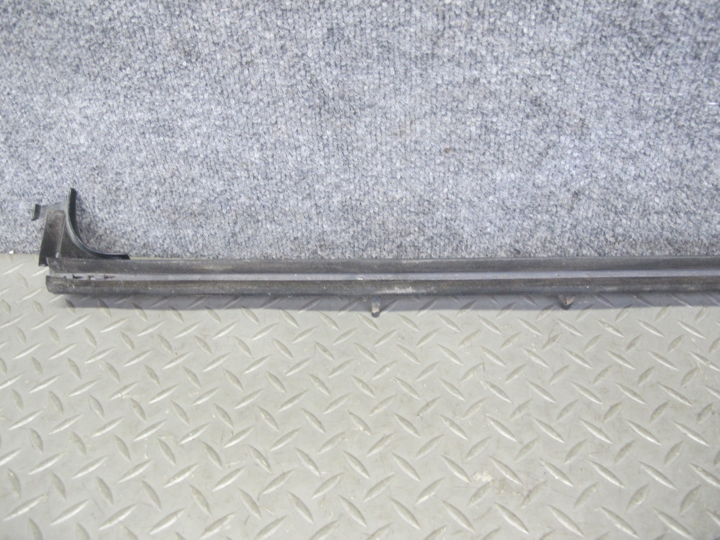 2003-2009 Hummer H2 Front Left Window Outer Inner Weatherstrip Rubber Seal Set