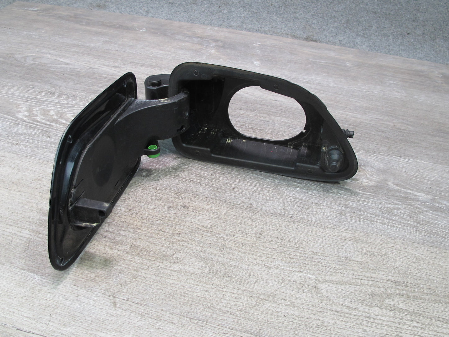 2006-2010 BMW E63 E64 M6 Fuel Tank Filler Door Lid Cover w Hinge 7009382
