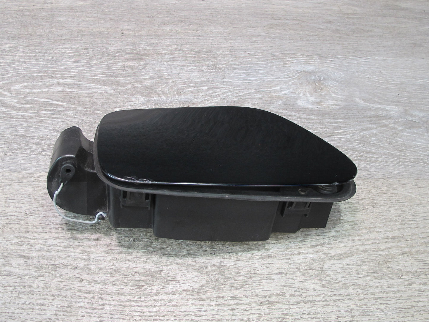 2006-2010 BMW E63 E64 M6 Fuel Tank Filler Door Lid Cover w Hinge 7009382
