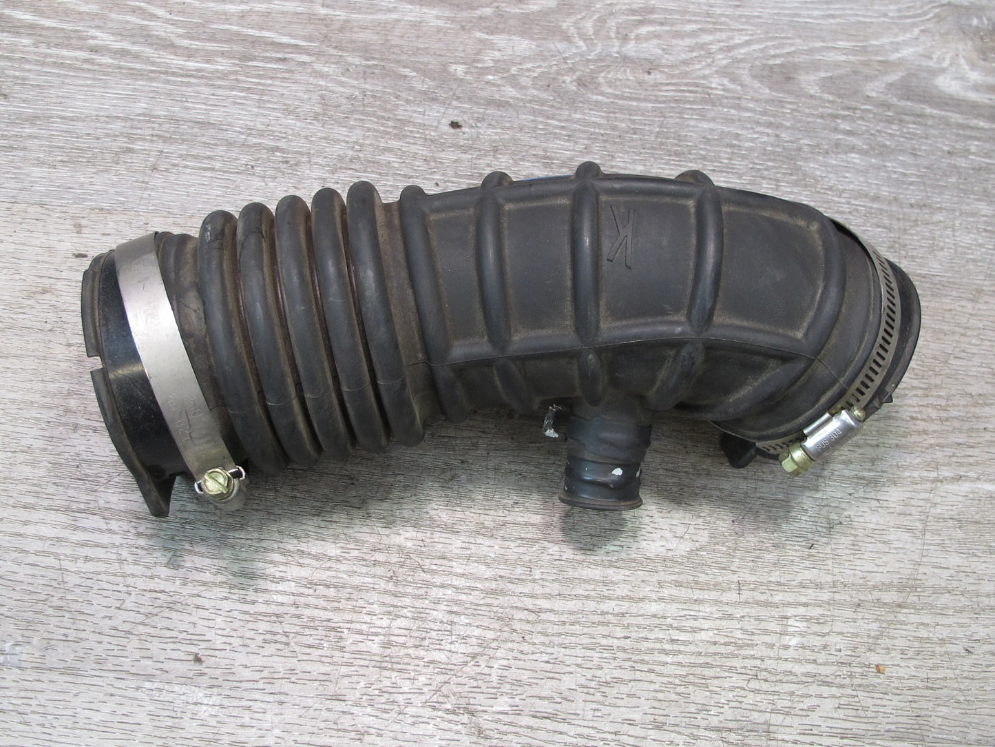 07-09 Nissan 350Z Z33 Convertible VQ35HR Right Engine Air Intake Tube OEM