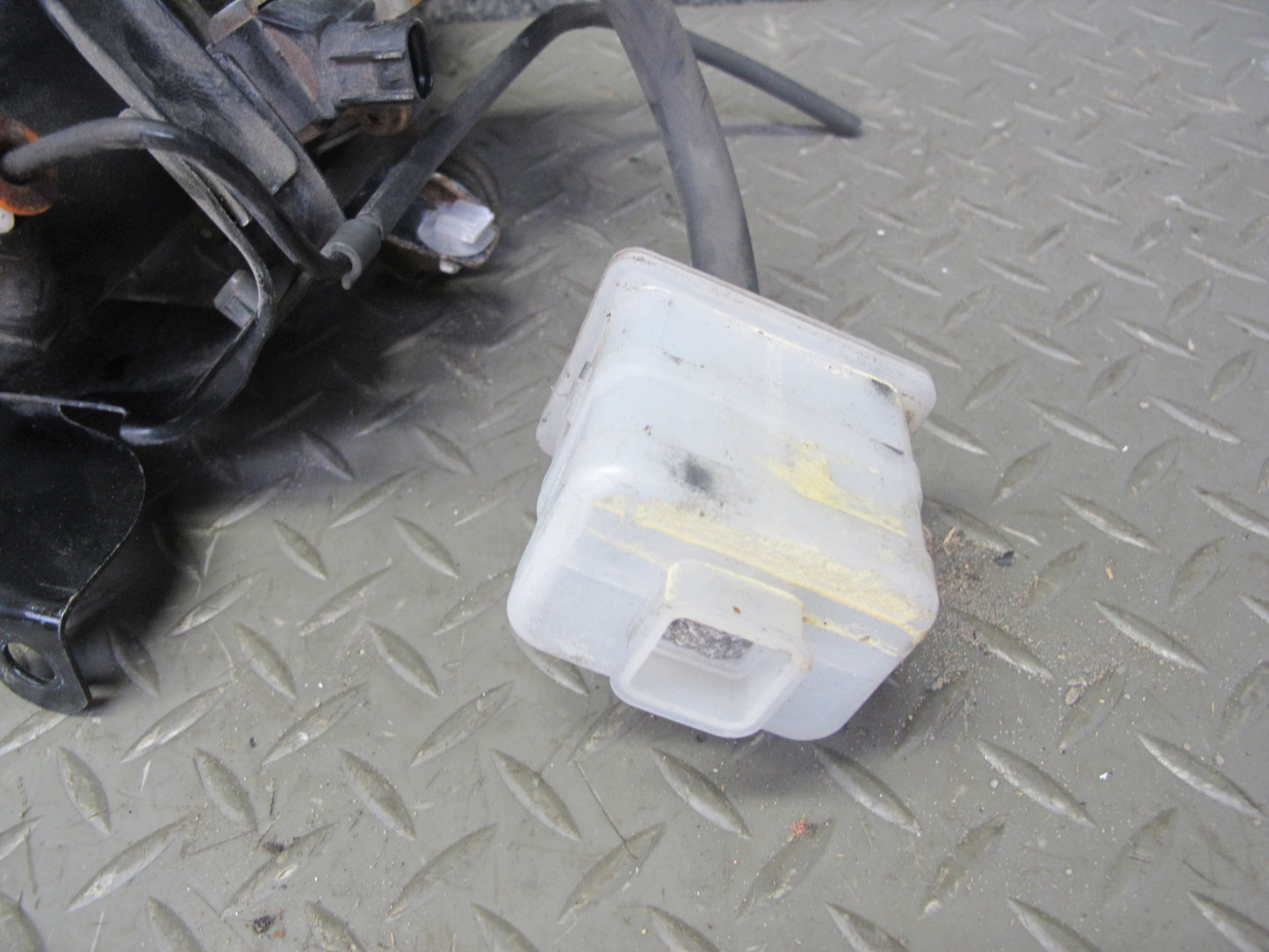 07-17 Lexus LS600h LS460 Air Ride Suspension Compressor Pump w Bracket OEM