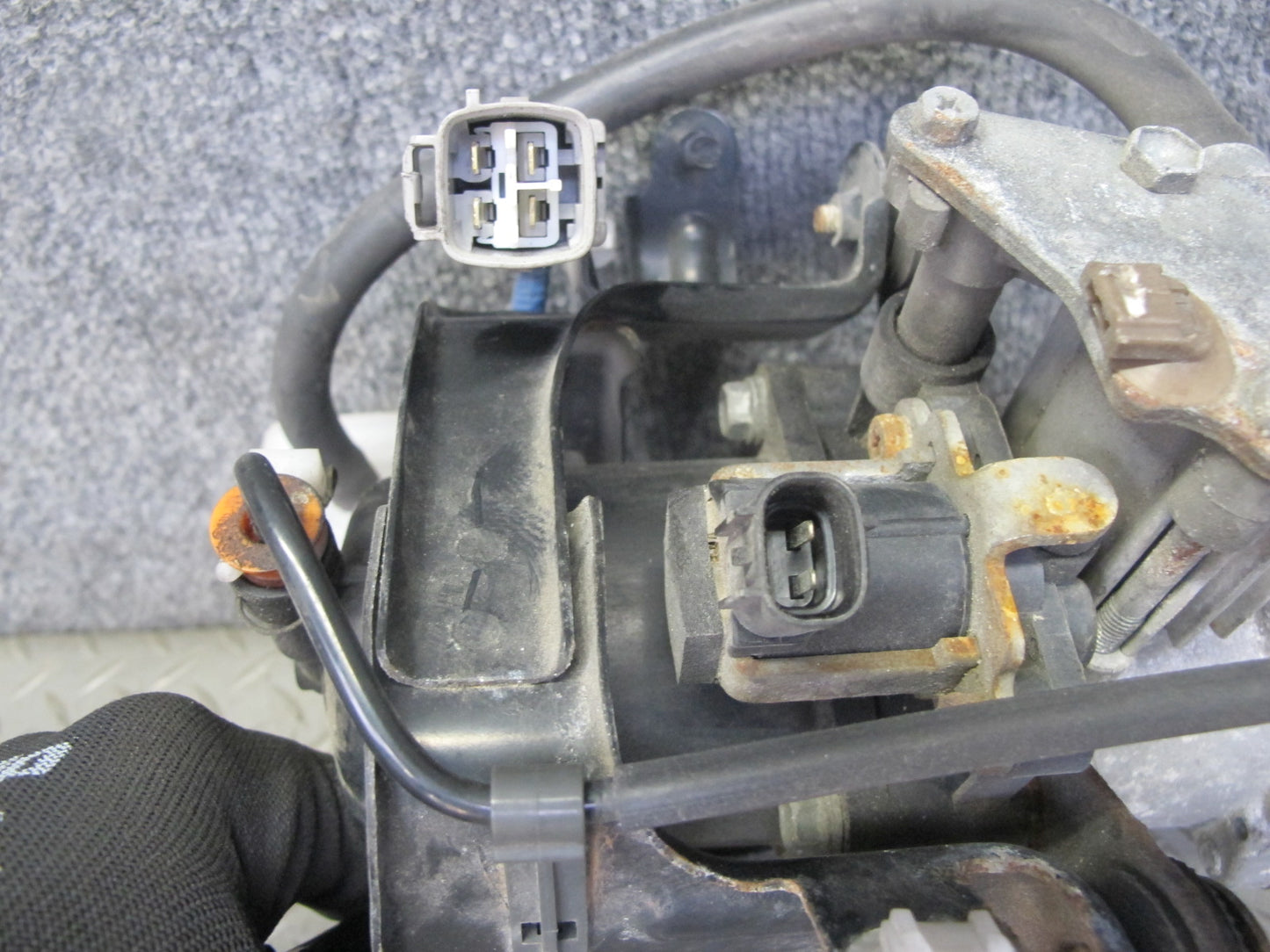 07-17 Lexus LS600h LS460 Air Ride Suspension Compressor Pump w Bracket OEM
