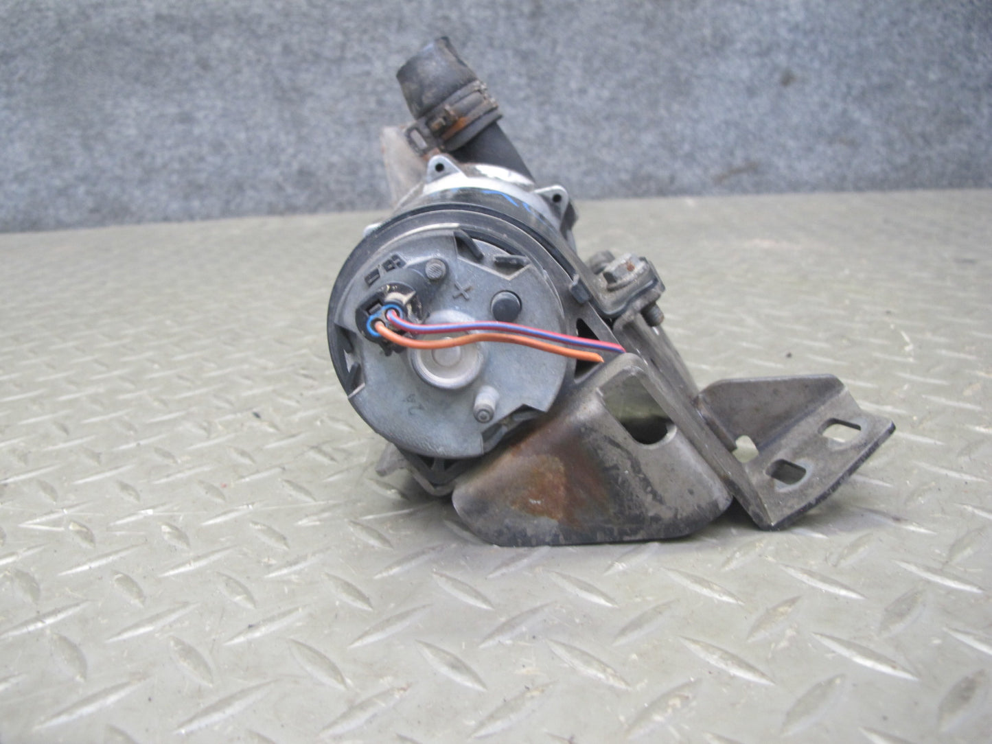 07-11 Mercedes ML63 AMG Auxiliary AUX Circulation Water Pump w Bracket Mount OEM