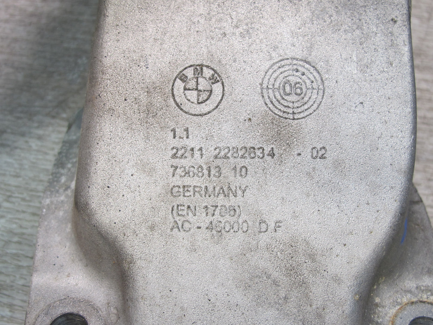2006-2010 BMW E63 E64 M6 5.0L S85 Left & Right Engine Motor Mount Set of 2
