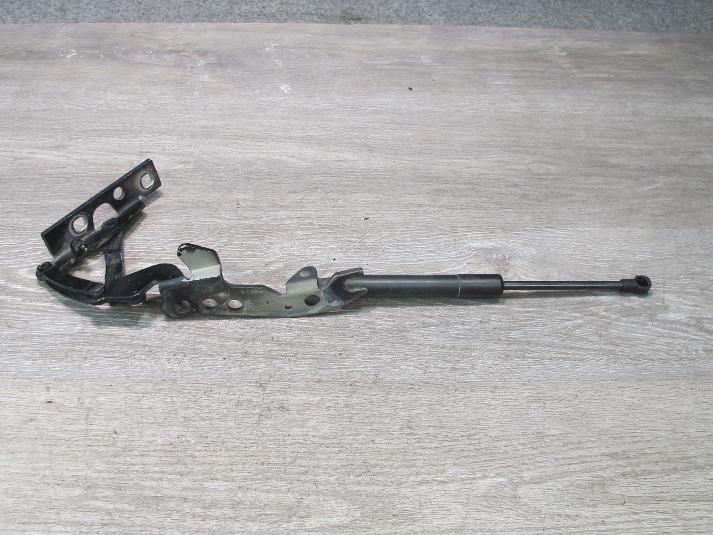 2006-2010 BMW E63 E64 Front Left & Right Hood Hinge w Shock Support Set