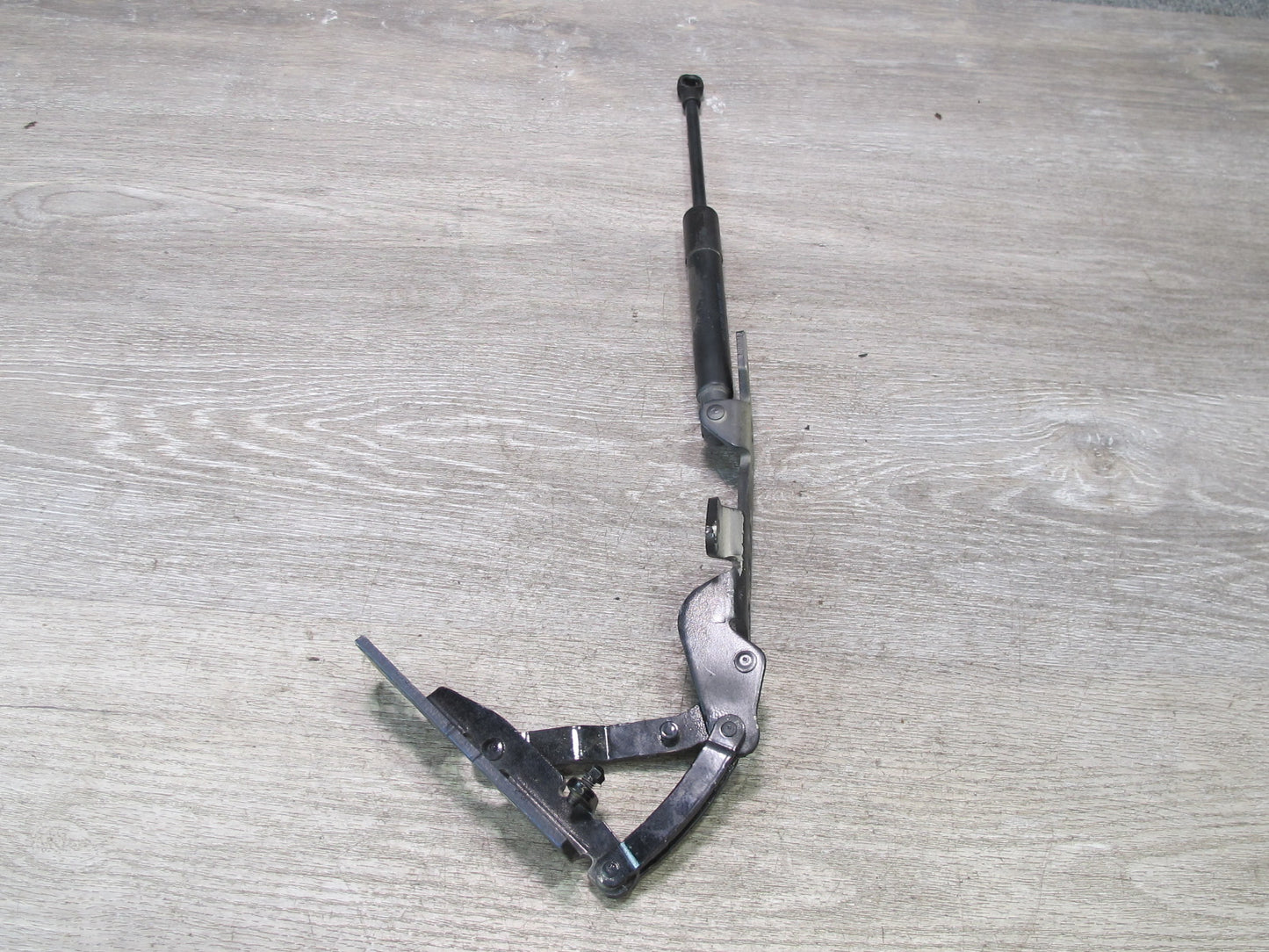 2006-2010 BMW E63 E64 Front Left & Right Hood Hinge w Shock Support Set
