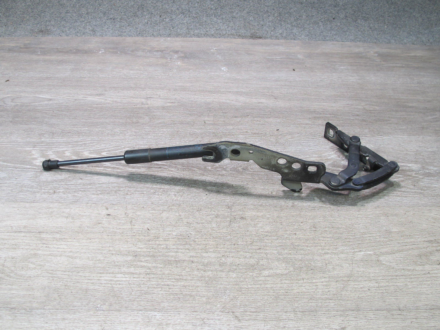 2006-2010 BMW E63 E64 Front Left & Right Hood Hinge w Shock Support Set