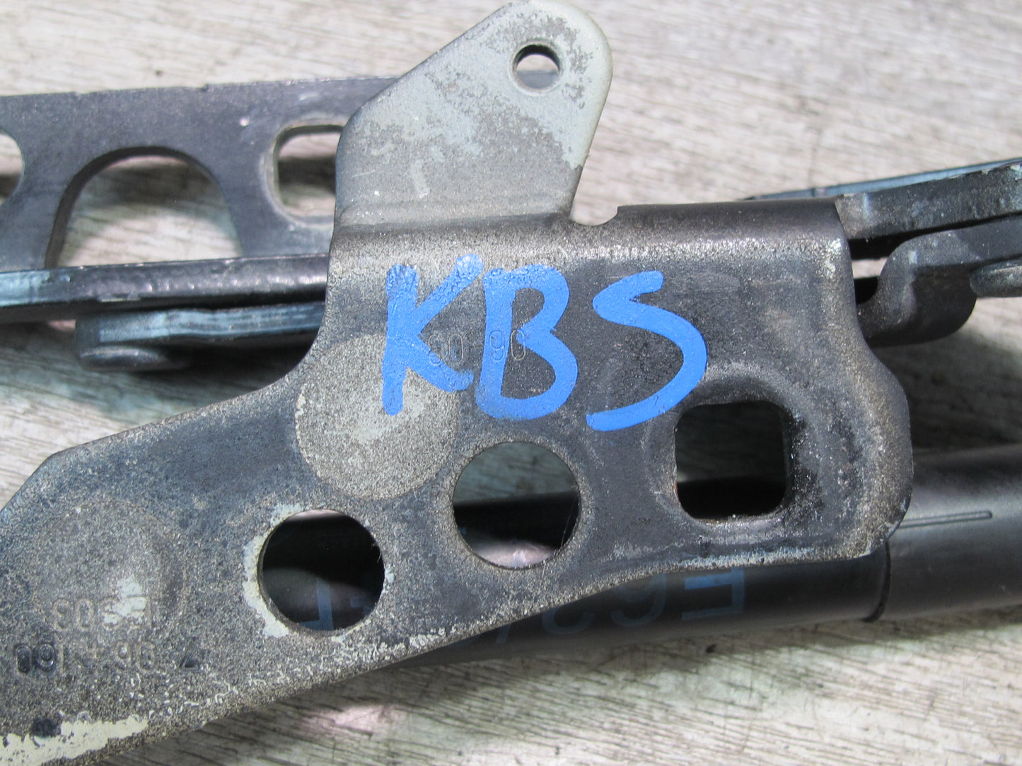 2006-2010 BMW E63 E64 Front Left & Right Hood Hinge w Shock Support Set