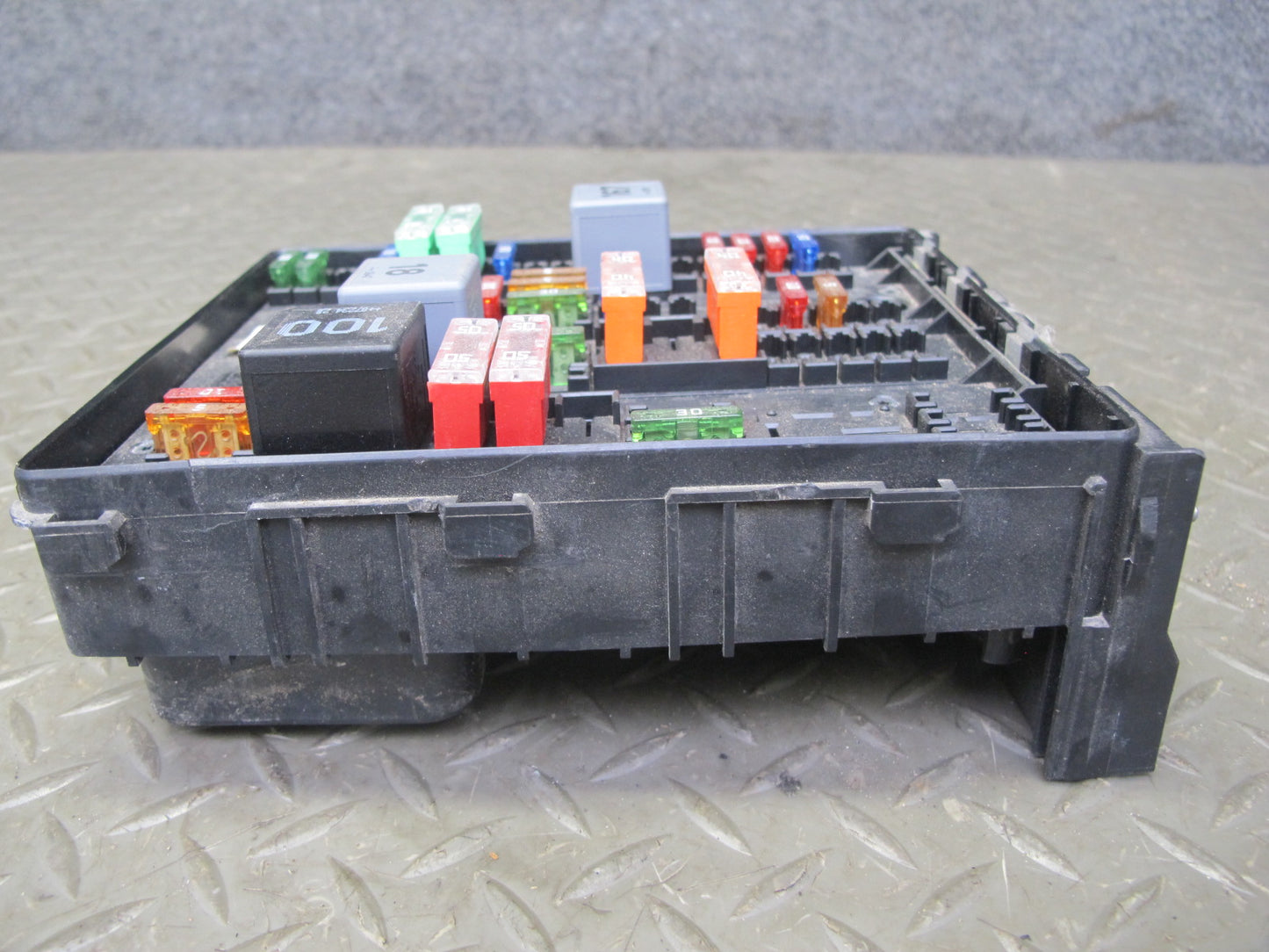 06-16 VW Golf MK5 R32 Passat CC VR6 Engine Bay Fuse Relay Box Module OEM