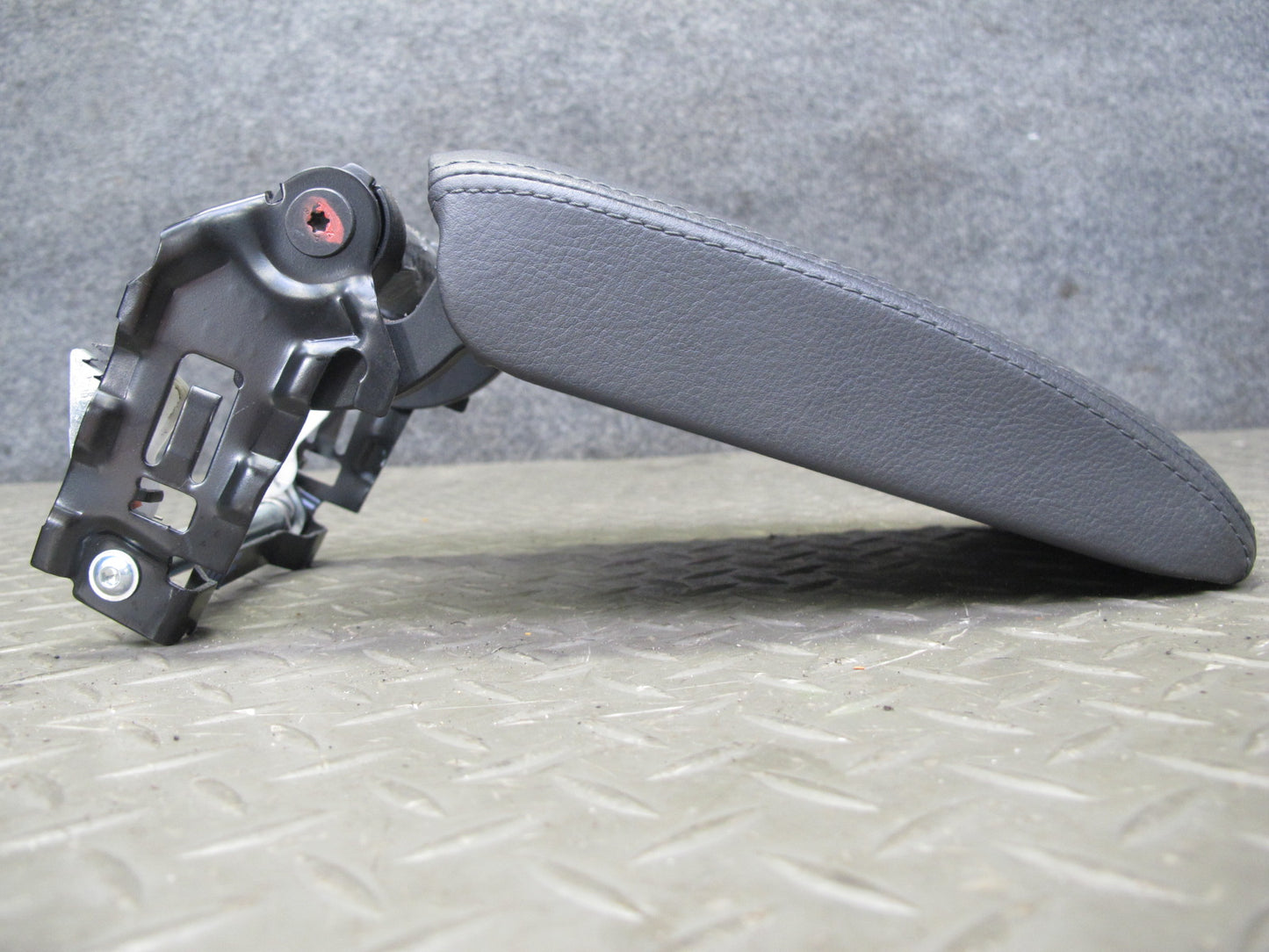 05-09 VW Golf R32 GTI Rabbit Jetta Center Console Leather Armrest Lid OEM