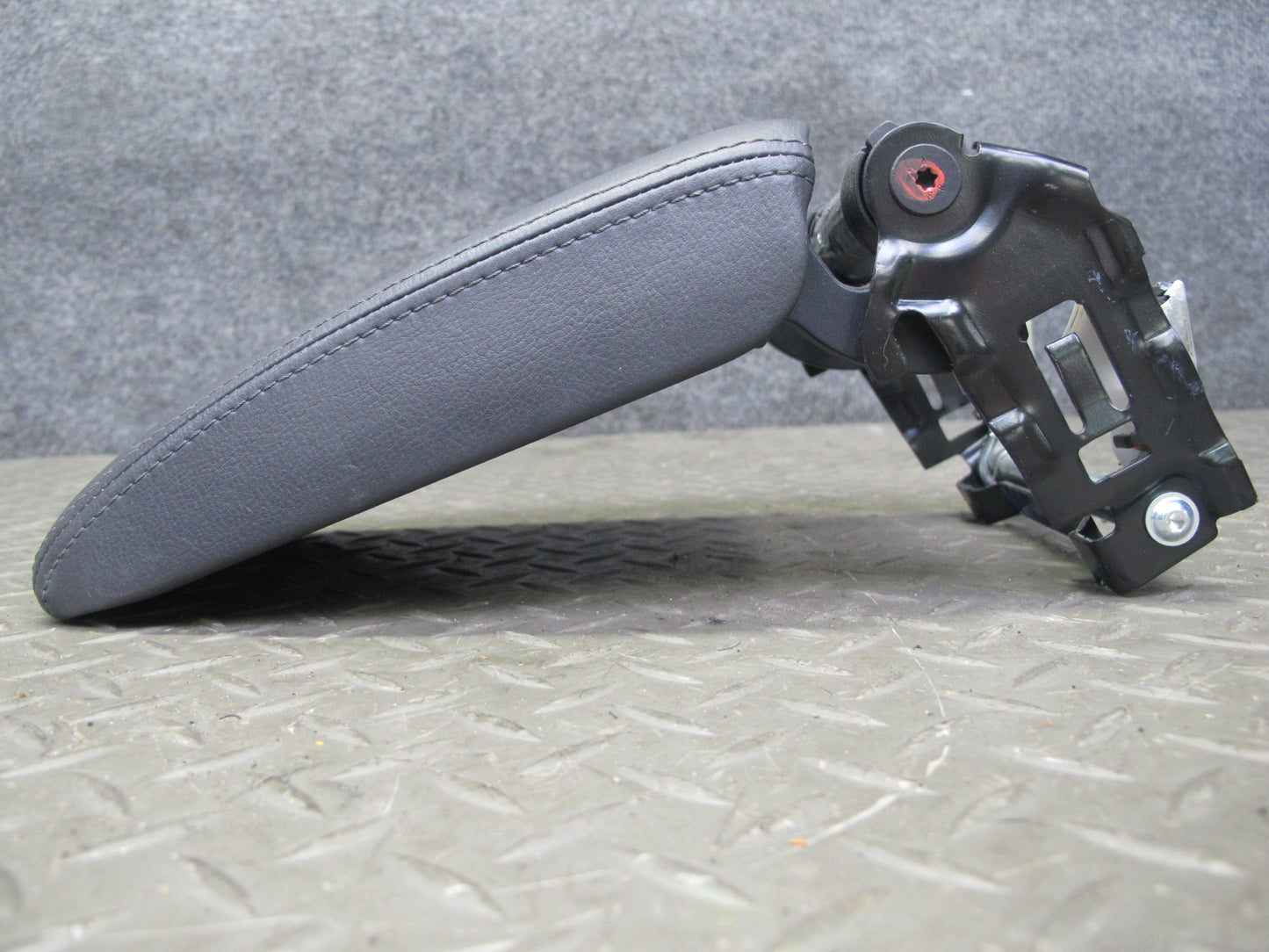 05-09 VW Golf R32 GTI Rabbit Jetta Center Console Leather Armrest Lid OEM