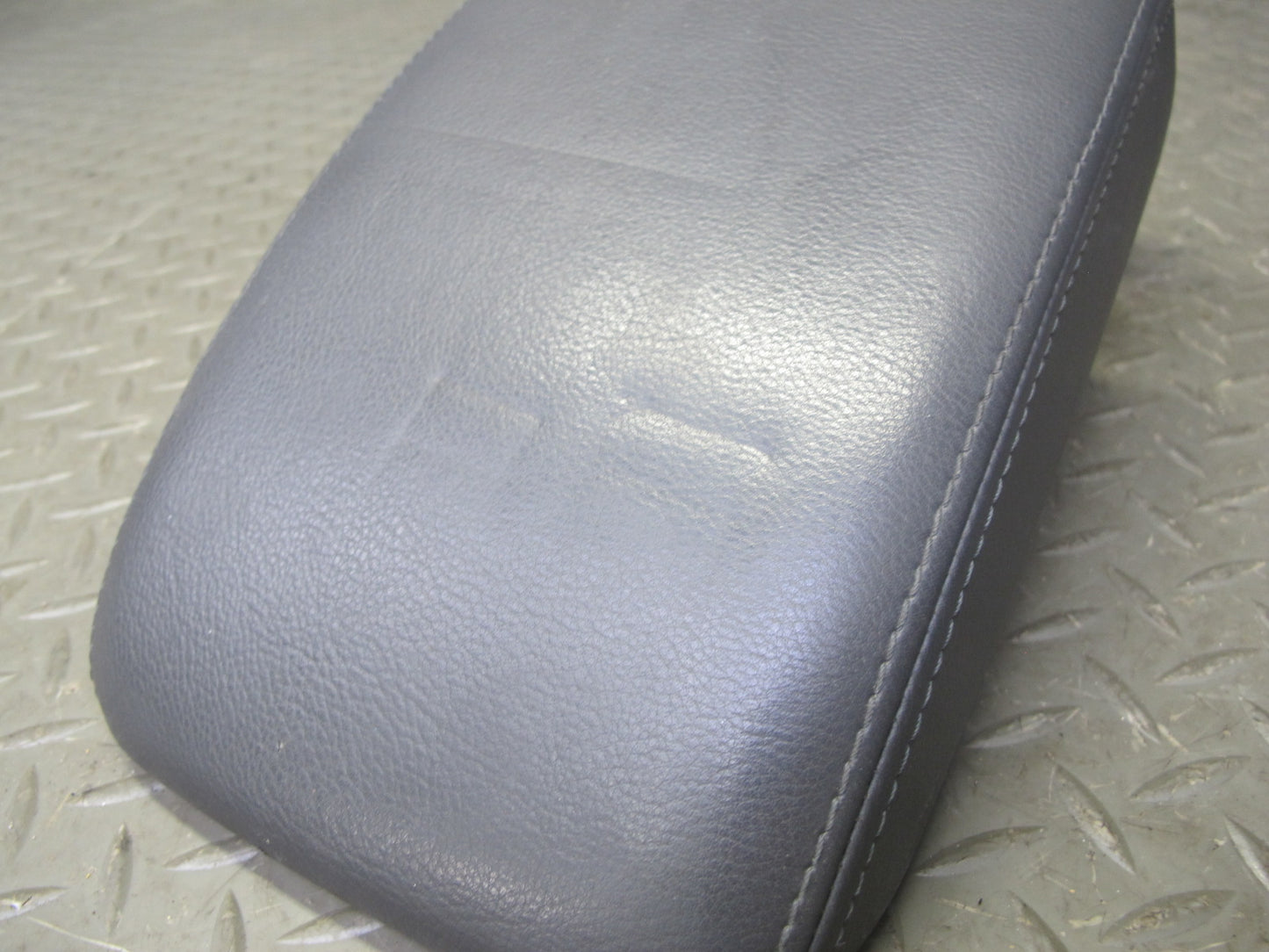 05-09 VW Golf R32 GTI Rabbit Jetta Center Console Leather Armrest Lid OEM