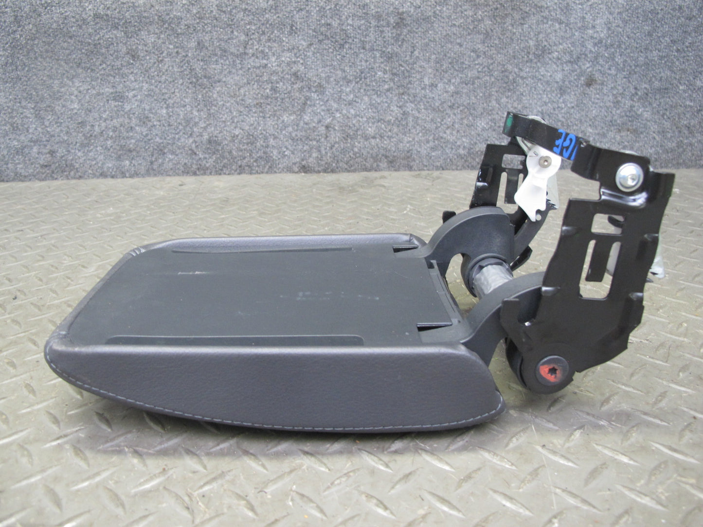 05-09 VW Golf R32 GTI Rabbit Jetta Center Console Leather Armrest Lid OEM