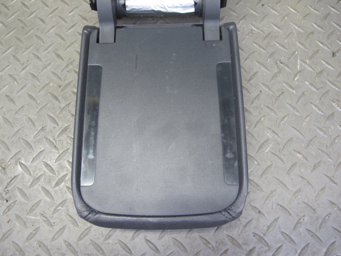 05-09 VW Golf R32 GTI Rabbit Jetta Center Console Leather Armrest Lid OEM