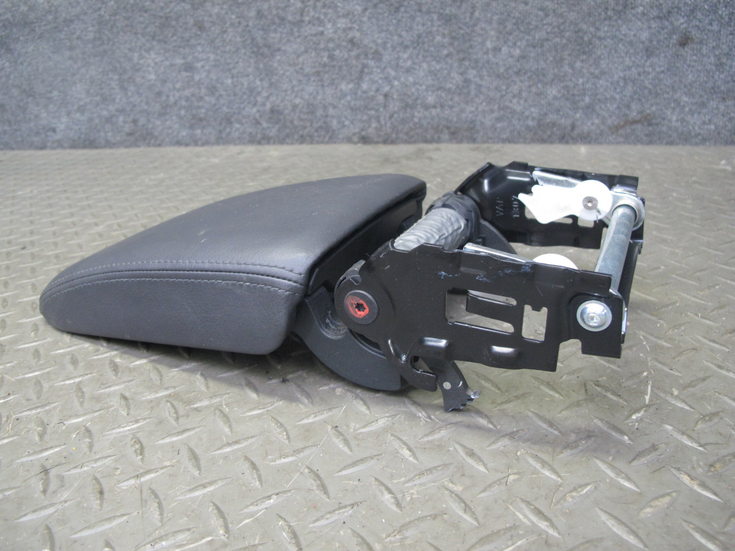05-09 VW Golf R32 GTI Rabbit Jetta Center Console Leather Armrest Lid OEM