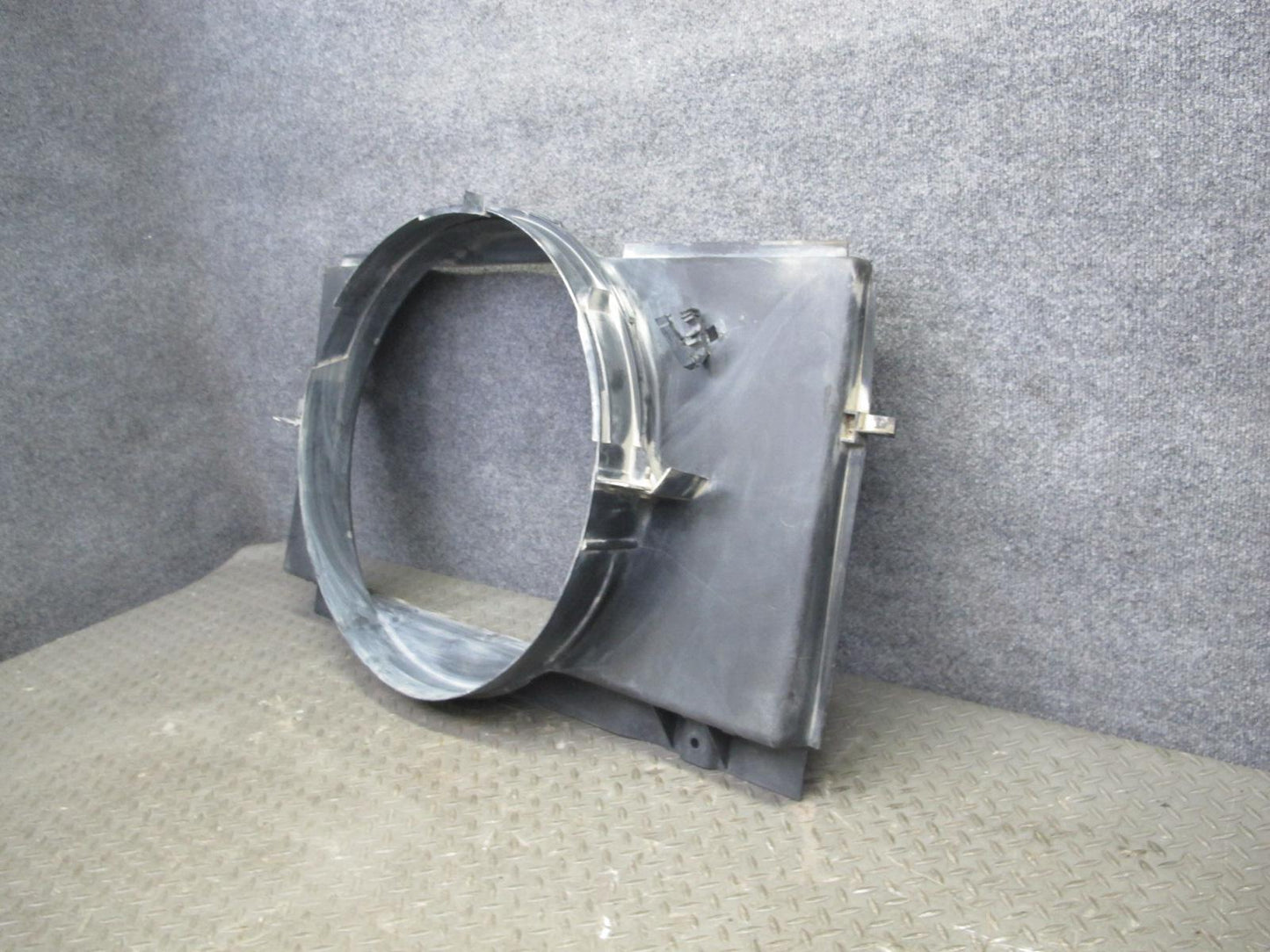 2003-2007 Hummer H2 6.0L Engine Motor Coolant Radiator Fan Shroud