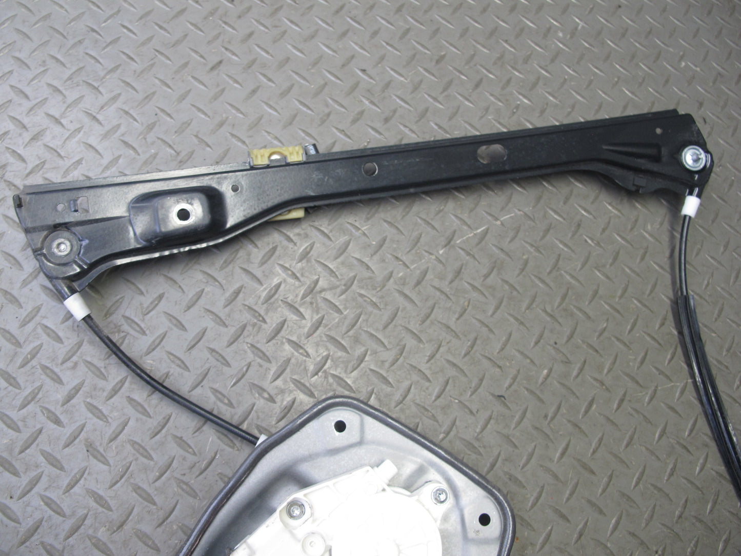06-09 VW R32 GTI Rabbit MK5 2-DR Right Door Window Regulator w Motor OEM