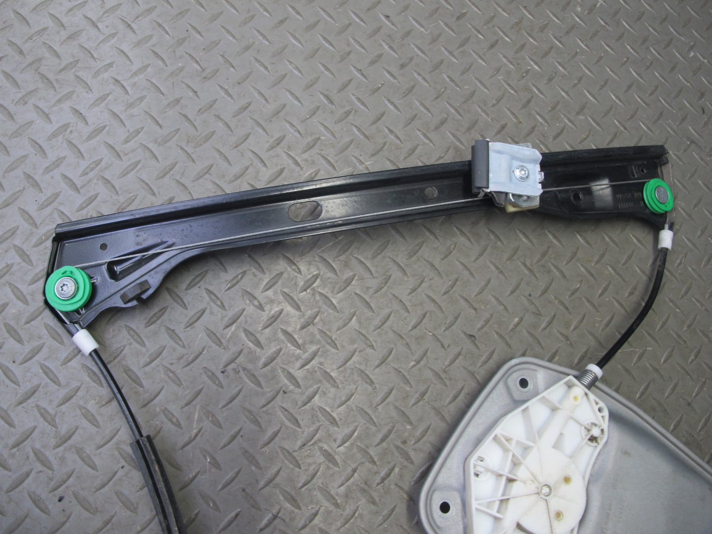 06-09 VW R32 GTI Rabbit MK5 2-DR Right Door Window Regulator w Motor OEM