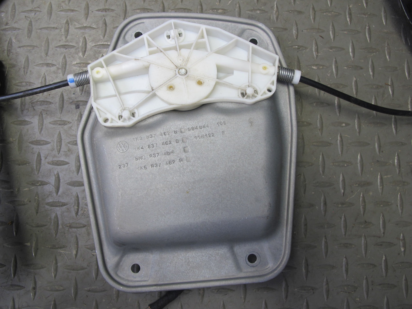 06-09 VW R32 GTI Rabbit MK5 2-DR Right Door Window Regulator w Motor OEM