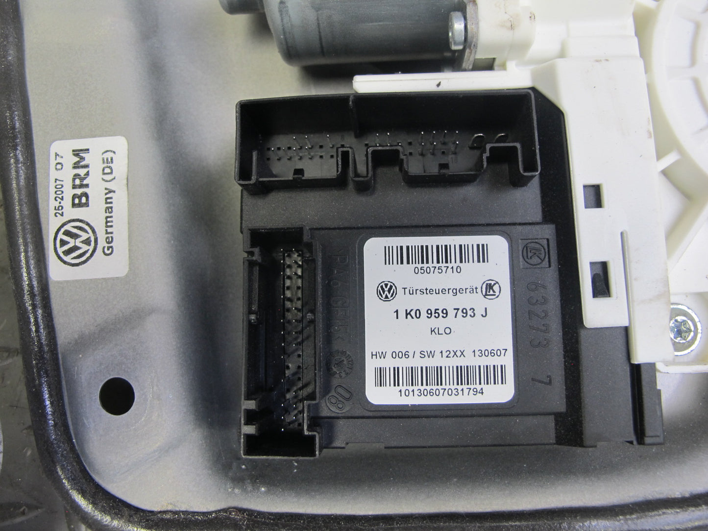 06-09 VW R32 GTI Rabbit MK5 2-DR Left Door Window Regulator w Motor OEM