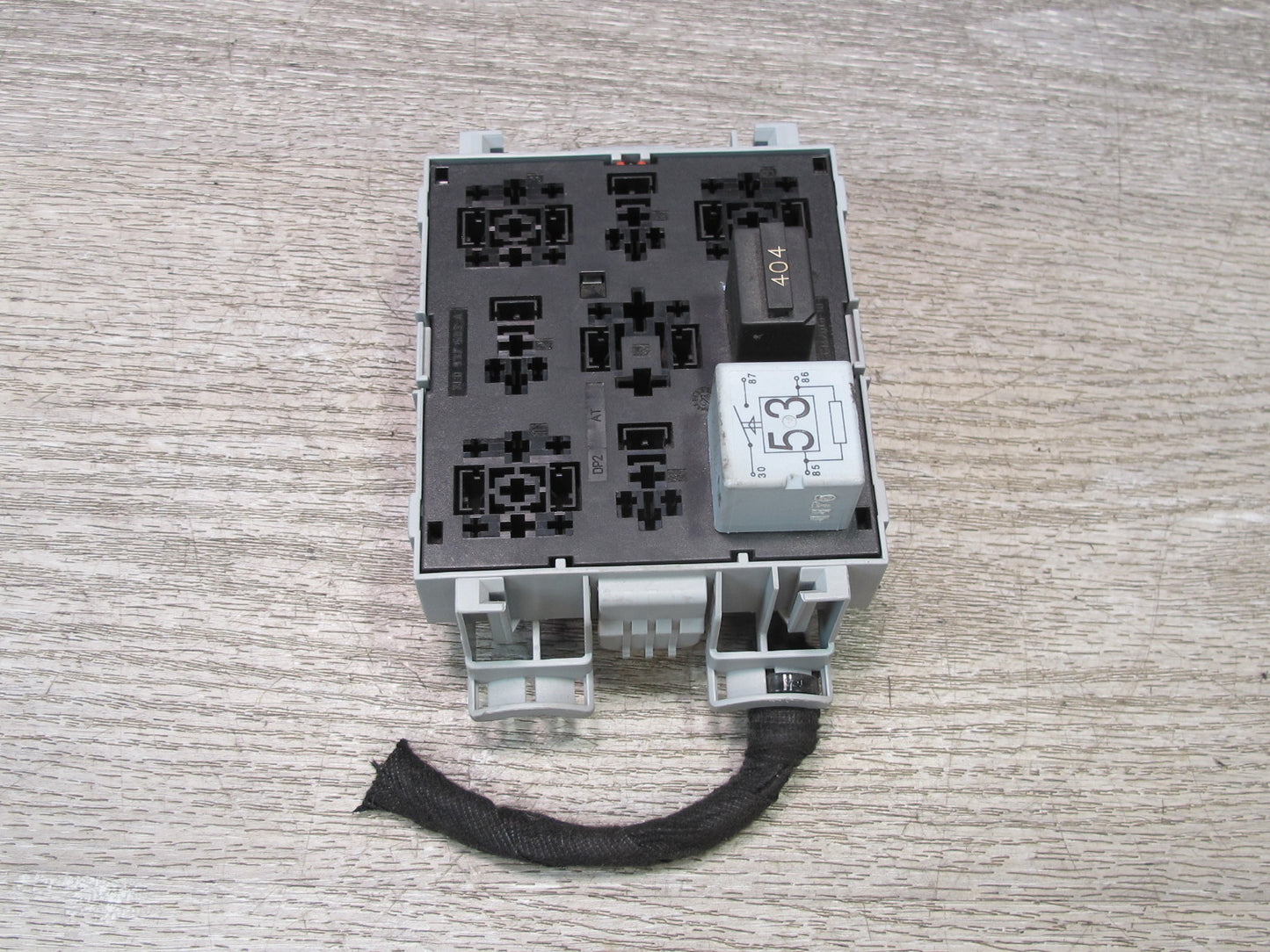 2003-2010 Porsche Cayenne 955 Under Hood Fuse Relay Box Module
