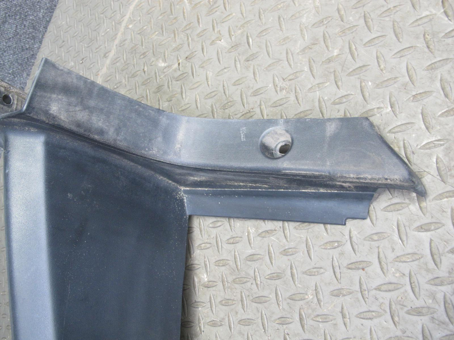 2005-2009 Hummer H2 SUT Rear Right Side Quarter Glass Window Trim Panel Cover
