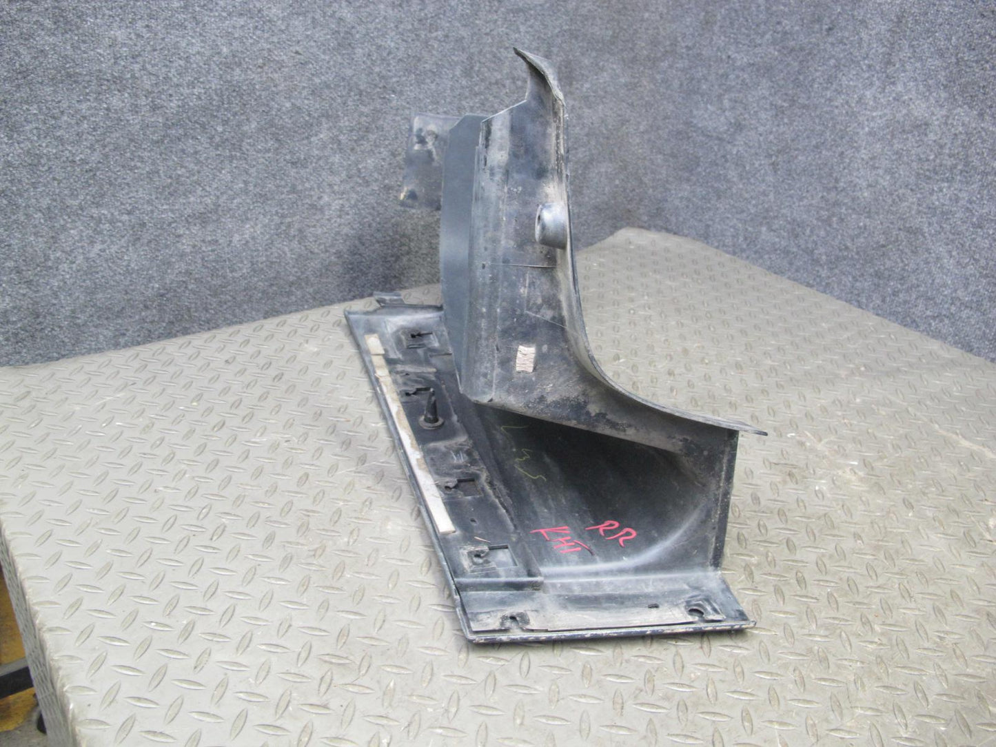 2005-2009 Hummer H2 SUT Rear Right Side Quarter Glass Window Trim Panel Cover