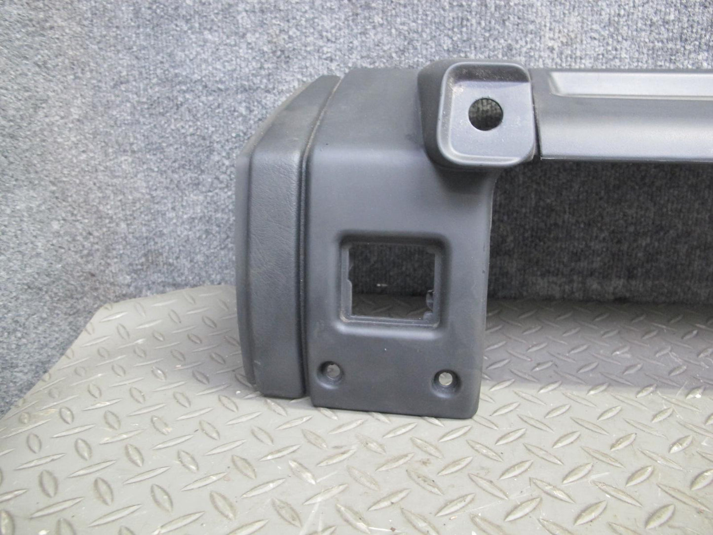 2005-2007 Hummer H2 Right Side Dash Upper Trim Panel W/ Air Vent Assembly