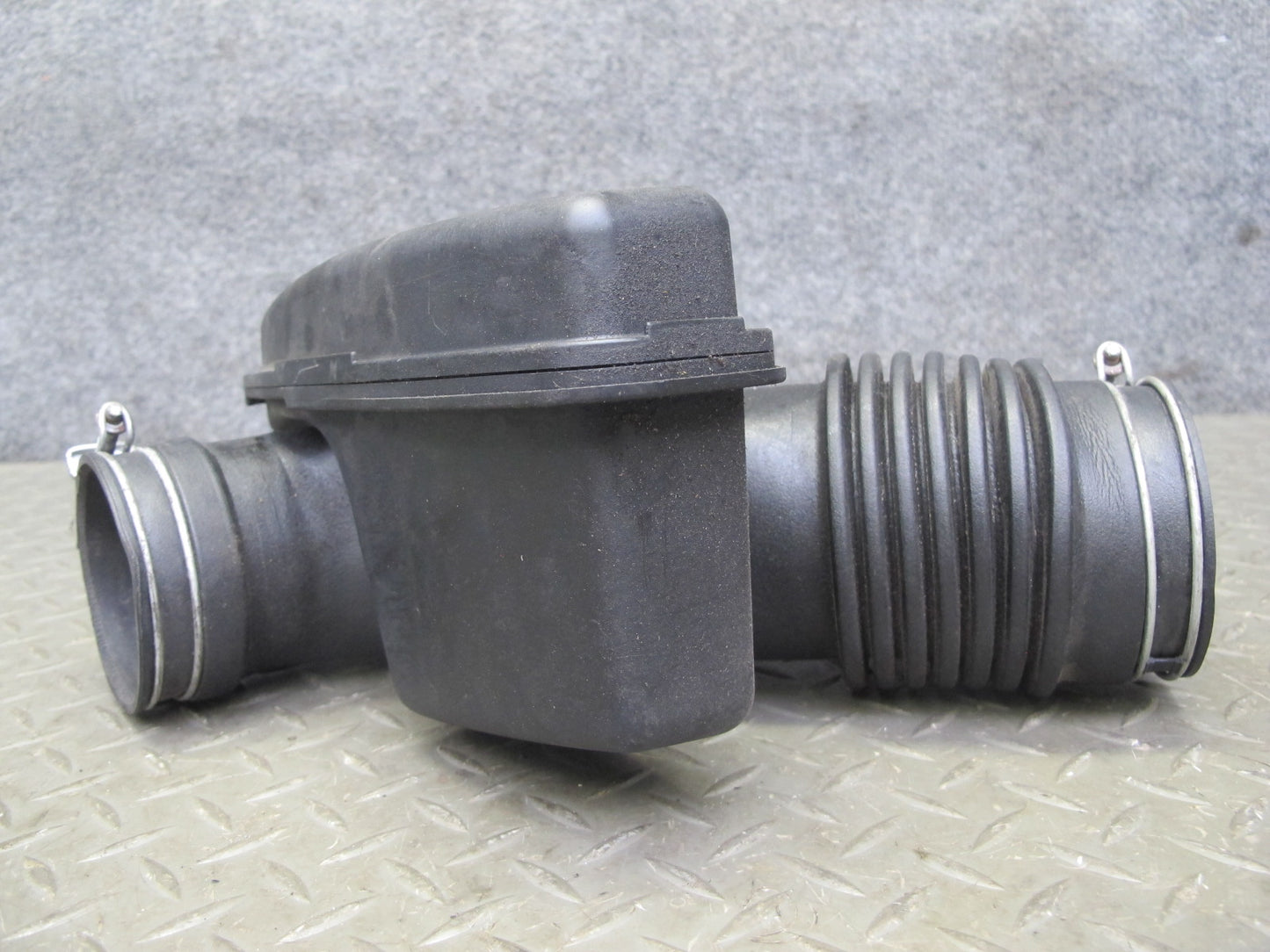 01-05 Lexus IS300 Engine Air Intake Tube Cleaner Resonator 17860-46160 OEM