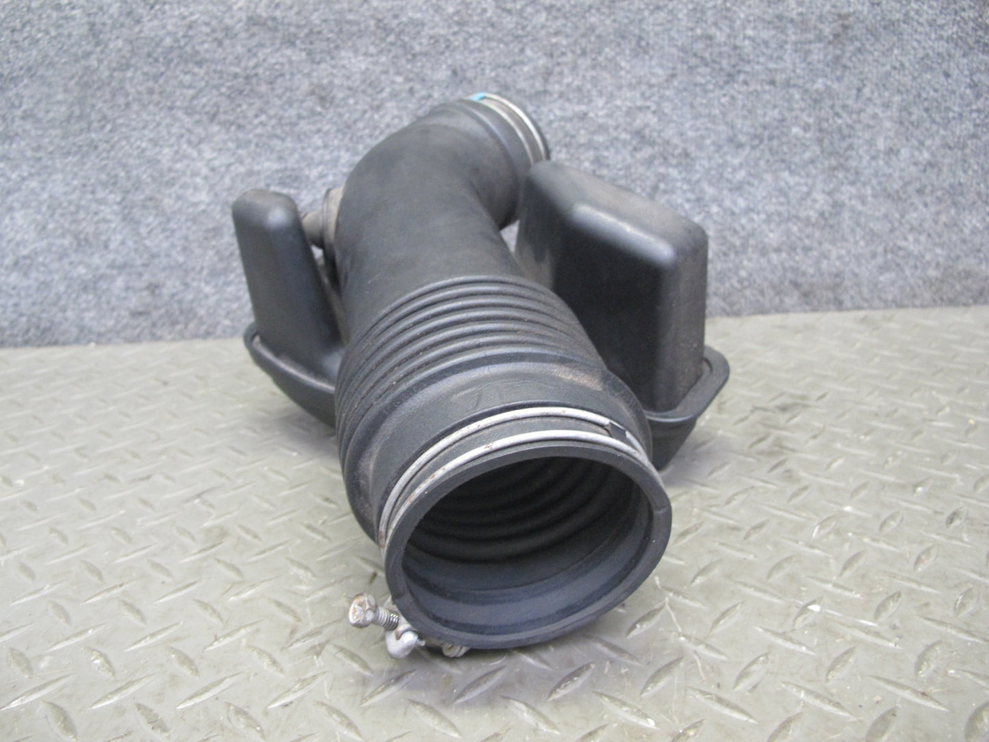 01-05 Lexus IS300 Engine Air Intake Tube Cleaner Resonator 17860-46160 OEM