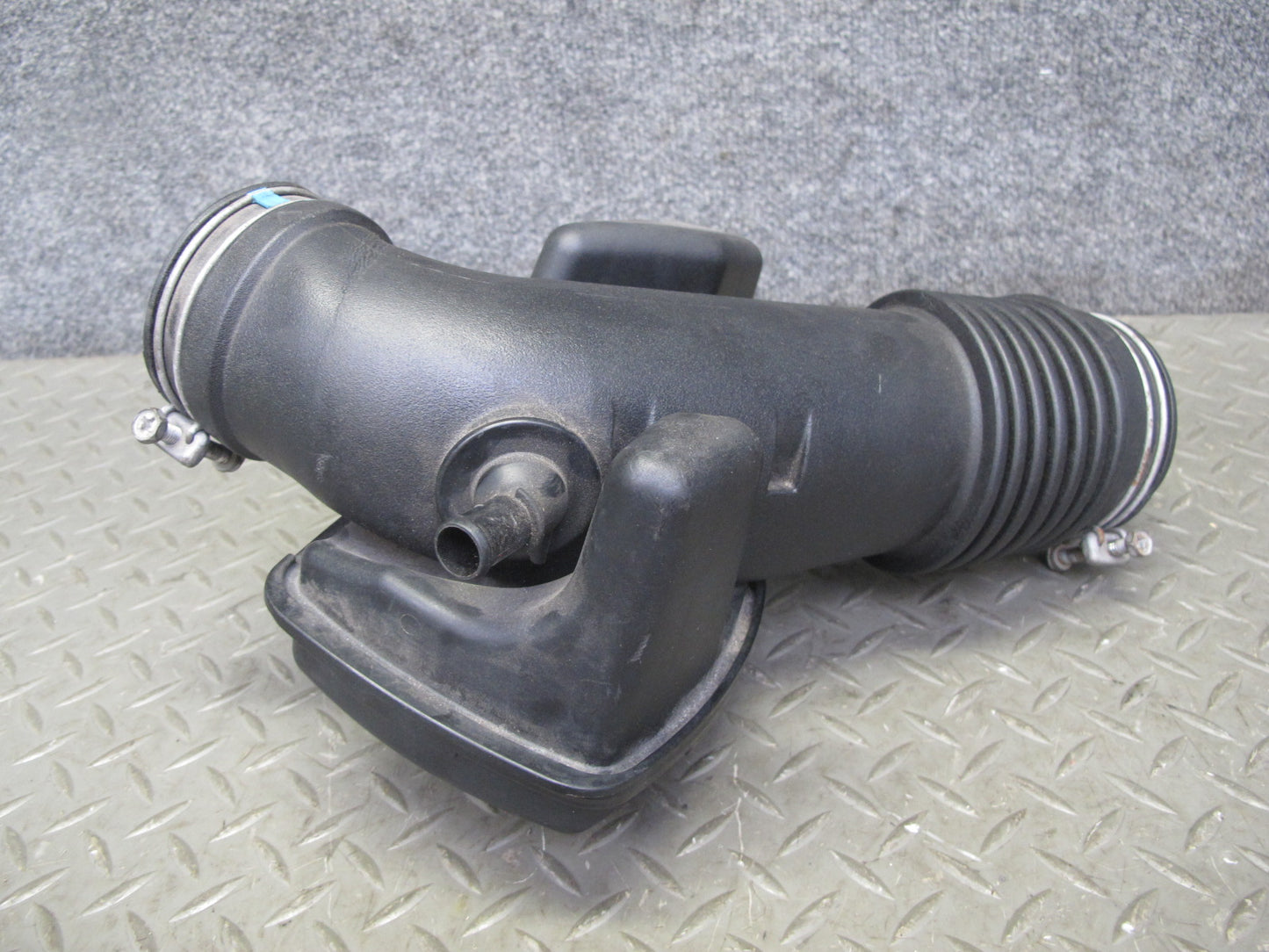 01-05 Lexus IS300 Engine Air Intake Tube Cleaner Resonator 17860-46160 OEM