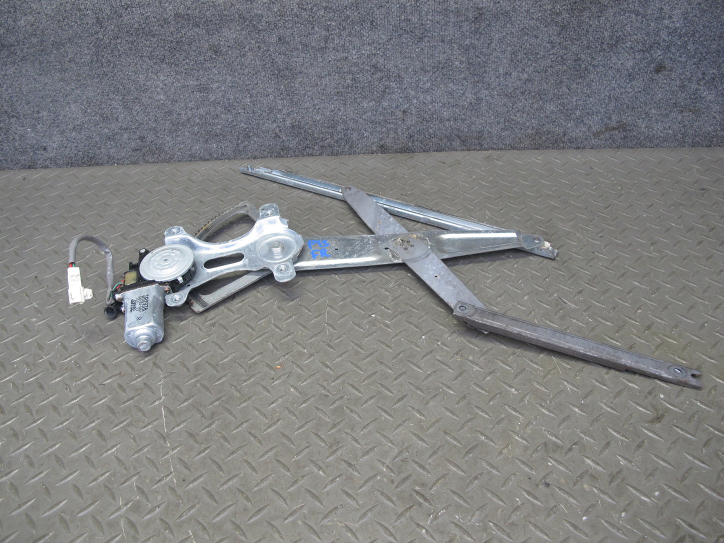 01-05 Lexus JCE10L IS300 Front Right Door Window Regulator w Motor OEM