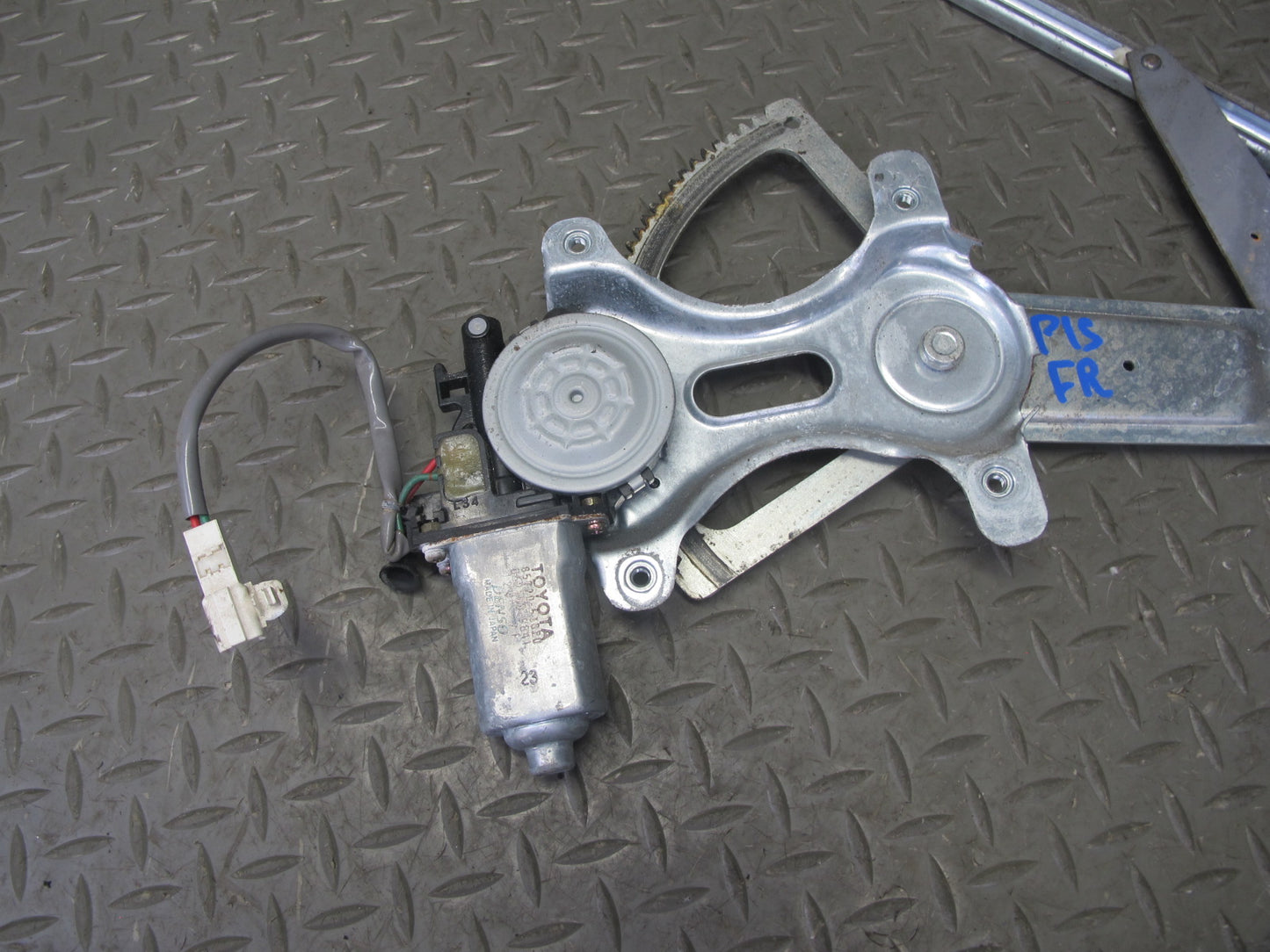 01-05 Lexus JCE10L IS300 Front Right Door Window Regulator w Motor OEM