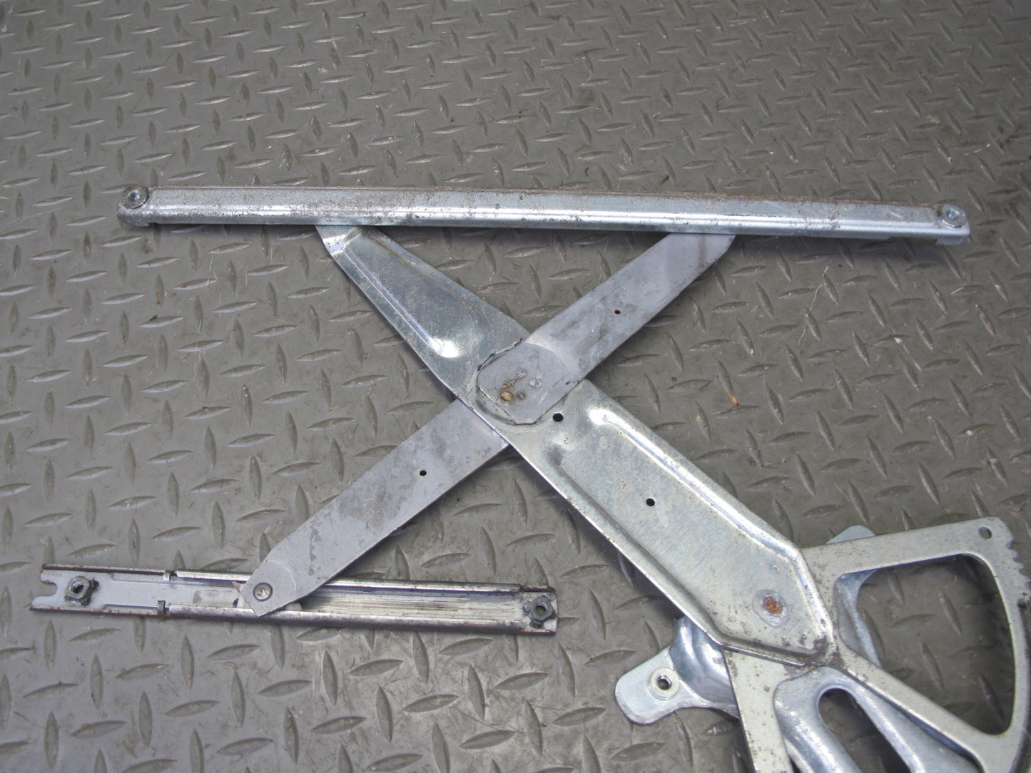 01-05 Lexus JCE10L IS300 Front Right Door Window Regulator w Motor OEM