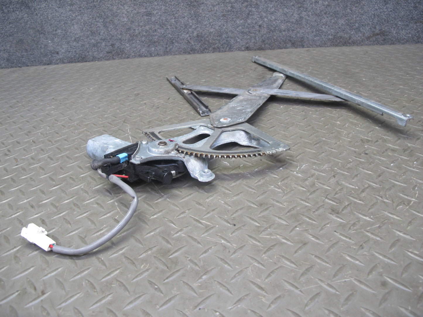 01-05 Lexus JCE10L IS300 Front Right Door Window Regulator w Motor OEM