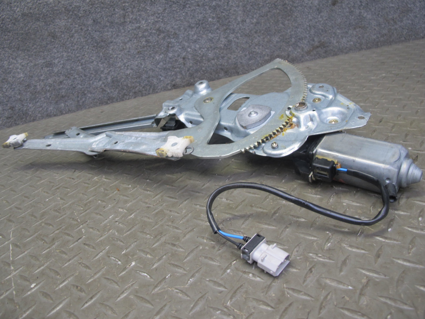 89-95 BMW E34 5-SERIES Front Right Passenger Door Window Regulator w Motor OEM